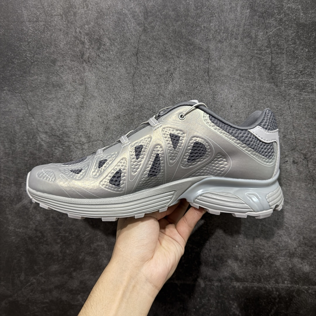 图片[2]-【绿x版本】SALOMON萨洛蒙 XT-WHISPER VOID 舒适柔软 休闲跑步鞋 男女同款 陨石灰 478756 纯原外贸平台特供订单 耗时半年巨作 #全套原纸板楦头开发 #原厂特供网布配套加持 #确保原汁原味 完美呈现版型 #原档数据独家私模五层组合大底 #男女鞋同步官方开发至46 #原装Ortholite轻量化鞋垫 #中底布带钢印编号 原厂TPU锁扣 #进口港宝加持 后跟自然饱满 还原公司包裹性 #鞋面采用SENSIFT贴合技术 #全方位贴合包裹脚型 #鞋跟部鞋底牵引设计 #提供强大的抓地性能 #更适应野外崎岖不平的道路 #基于 SALOMON 初代 XT 鞋身造型并搭载 4D ADVANCED CHASSIS™ 大底打造而成 为这款 XT-WHISPER 带来了多项足部控制与保护等功能性 如在运动过程中控制左右晃动的过程而提高稳定性、改善长途越野过程中足中到足尖的过渡、提高感知岩石的精确度以抵抗尖锐物体对脚底的伤害以及采用动态缓冲来增强穿着舒适感 从而减轻疲劳感 使 XT-WHISPER 成为一双舒适且安全的户外之履 货号：478756 尺码：36 36.5 37.5 38 38.5 39 40 40.5 41 42 42.5 43 44 45 46-选品中心