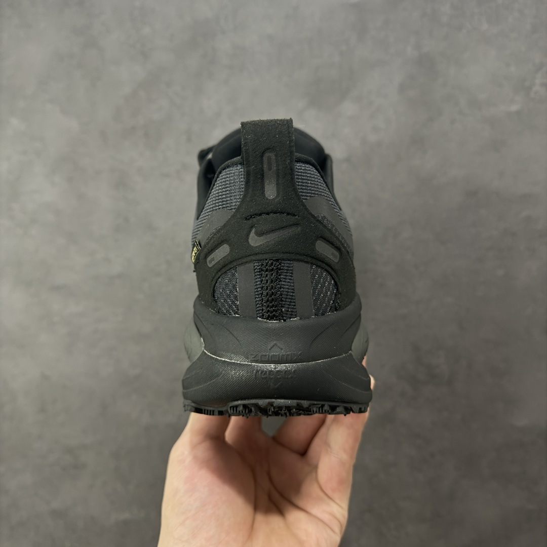 图片[4]-【纯原组合底】Nike VOMERO 18 GTX 耐克 舒适减震防滑 低帮跑步鞋 正确组合大底 正确真正gtx防水鞋面 全掌ReactX泡绵中底 前掌和后跟还配备了Air Zoom气垫单元 据说跑起来更快更舒适哦 这次最大的升级点 首次引入了ReactX泡绵 货号：HQ7001-001 尺码：35.5 36 36.5 37.5 38 38.5 39 40 40.5 41 42 42.5 43 44 45 编码：GLB240250-选品中心