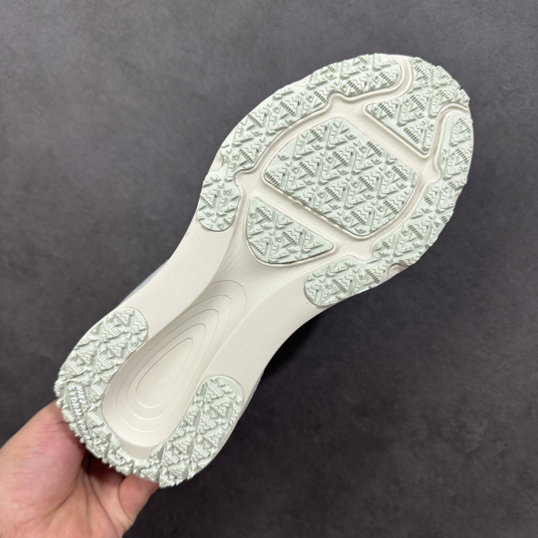 图片[9]-【纯原组合底】Nike VOMERO 18 GTX 耐克 舒适减震防滑 低帮跑步鞋 正确组合大底 正确真正gtx防水鞋面 全掌ReactX泡绵中底 前掌和后跟还配备了Air Zoom气垫单元 据说跑起来更快更舒适哦 这次最大的升级点 首次引入了ReactX泡绵 货号：HQ7001-001 尺码：35.5 36 36.5 37.5 38 38.5 39 40 40.5 41 42 42.5 43 44 45 编码：GLB240250-选品中心