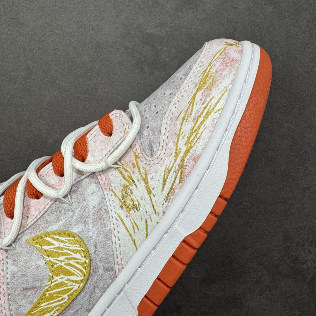 图片[5]-【定制版】Nike Dunk SB Low 耐克 SB 太阳神阿波罗 烫金工艺 白橙金解构双鞋带 复古百搭耐磨低邦板鞋 该定制版球鞋选用原鞋款为Nike Dunk SB Low，此鞋灵感来源于阿波罗。 货号：FQ6965-700 尺码：40 40.5 41 42 42.5 43 44 44.5 45 46 编码：HXSB330340-选品中心
