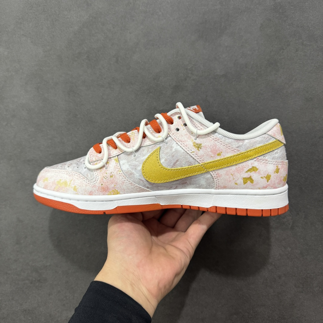 图片[2]-【定制版】Nike Dunk SB Low 耐克 SB 太阳神阿波罗 烫金工艺 白橙金解构双鞋带 复古百搭耐磨低邦板鞋 该定制版球鞋选用原鞋款为Nike Dunk SB Low，此鞋灵感来源于阿波罗。 货号：FQ6965-700 尺码：40 40.5 41 42 42.5 43 44 44.5 45 46 编码：HXSB330340-选品中心
