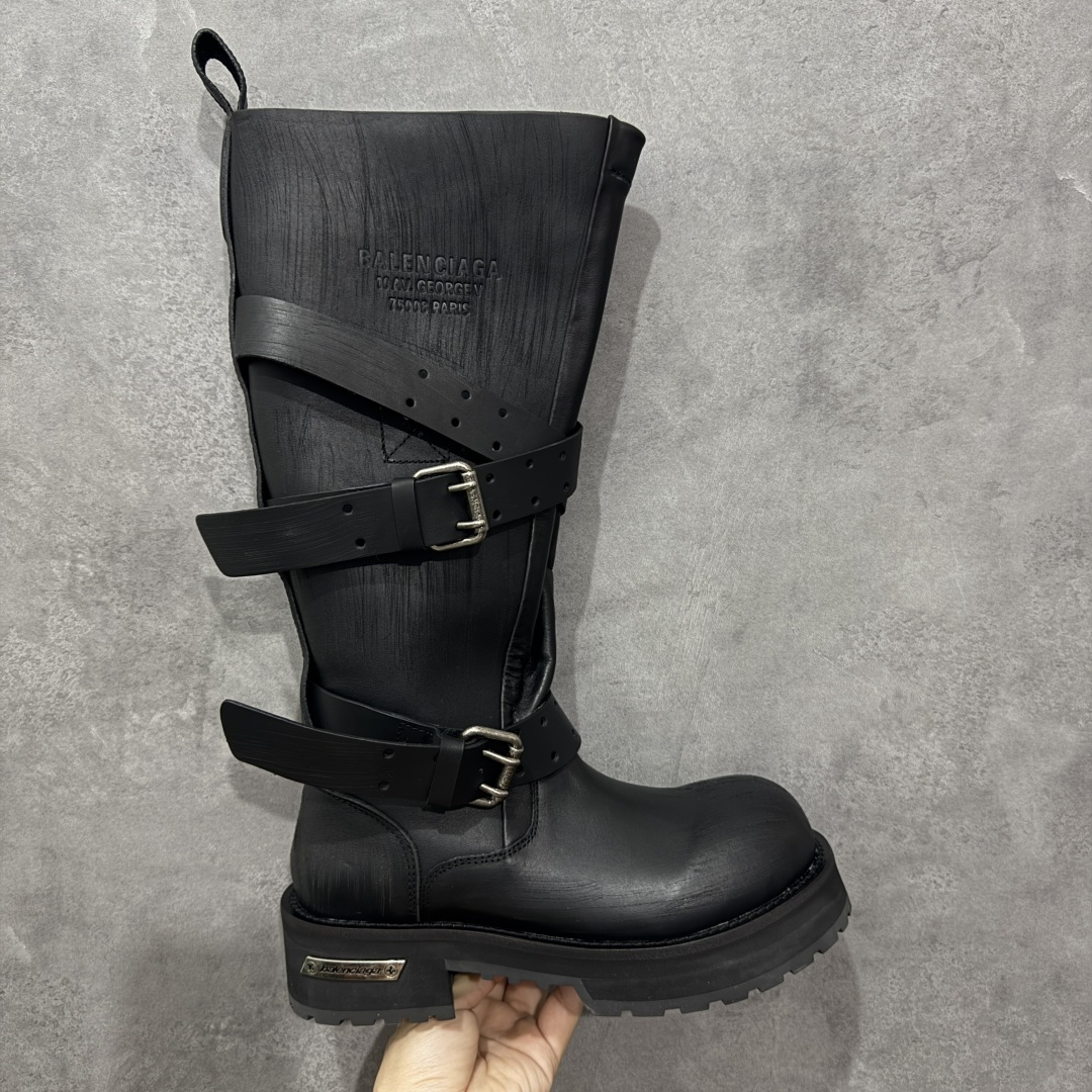 【广东纯原版本】Balenciaga 25新款酷飒毒液靴✨ 酷飒出街,超有个性,独特翻折设计,个性又前卫,金属扣点缀,酷感十足😘又美又飒,无论是日常出街还是时尚派对🎉它都是吸睛利器💯 对版甄选牛皮面料,羊皮内里,私模耐磨防滑橡胶大底 尺码:35-44-选品中心