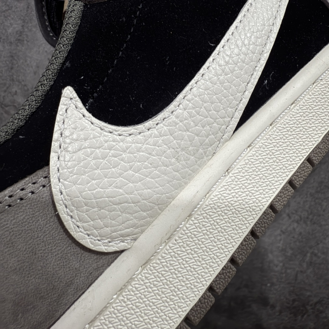 图片[3]-【原厂版】Air Jordan 1 x Travis Scott AJ1 x TS联名黑棕白倒钩低帮 DM7866-001 超级强悍品质 可对比市场各大纯原版本 专业aj大厂出品 对细节的把控毋庸置疑 材料也是用最接近原鞋的头层皮料 所有地方都没有做到减配 原厂鞋楦打造完美鞋型 整体鞋型以及后跟做的弧度做的非常好 鞋带为原厂打蜡鞋带 粗细程度同步原鞋 裁片清洁度到位 无明显瑕疵毛边 免修产品 正确针车 该重针 该有尖角的地方都有做到 鞋价格非常香 转手可闭眼卖高价 到手各位就知道货有多好 绝对秒杀一切同价格货品 尺码：40-47.5-选品中心