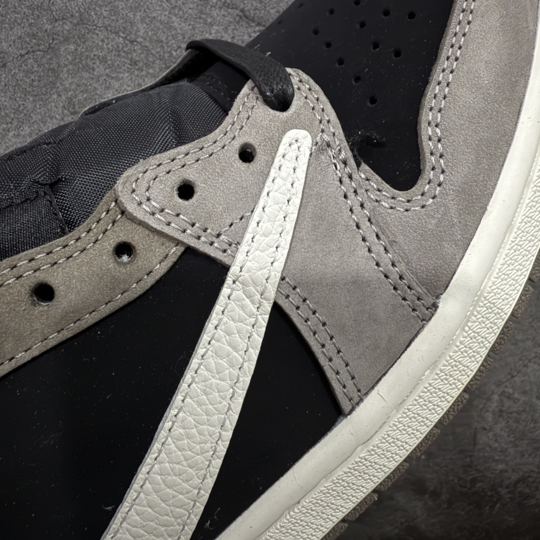图片[4]-【原厂版】Air Jordan 1 x Travis Scott AJ1 x TS联名黑棕白倒钩低帮 DM7866-001 超级强悍品质 可对比市场各大纯原版本 专业aj大厂出品 对细节的把控毋庸置疑 材料也是用最接近原鞋的头层皮料 所有地方都没有做到减配 原厂鞋楦打造完美鞋型 整体鞋型以及后跟做的弧度做的非常好 鞋带为原厂打蜡鞋带 粗细程度同步原鞋 裁片清洁度到位 无明显瑕疵毛边 免修产品 正确针车 该重针 该有尖角的地方都有做到 鞋价格非常香 转手可闭眼卖高价 到手各位就知道货有多好 绝对秒杀一切同价格货品 尺码：40-47.5-选品中心