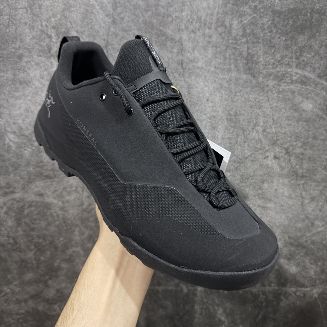 图片[3]-【莞产原盒版】Arcteryx始祖鸟 Konseal Shoe 舒适 防滑耐磨透气支撑抓地 登山鞋 黑色 正确原盒 全鞋采用头层麂皮 耐磨防滑黄金V底 莞产高品质 区别市场通货 代购指定版本 原数据开发 不掉标 正确高频字体 鸟爪细节完美 区别市场公版货 错误字体货 中底带钢印上脚舒适轻便无负重感 四季百搭 始祖鸟 KONSEAL 轻量户外鞋，这双鞋，不仅仅可以穿着逛街上班，更可以穿着徒步旅游甚至攀岩！说实话，没多少人真的会去攀岩，经我们试穿，这双鞋，日常穿也是非常舒服轻便！搭配日常的衣服完全不违和！结构中底TPU底盘，保护双脚。配置3D模具保护双脚+一体化系带系统，鞋面防撕裂网布、TPU保护膜和牛巴革合成面料，喜欢放心入！这种类型的鞋子咱们家超难得遇到一次，喜欢一定不要错过 尺码：39-45-选品中心