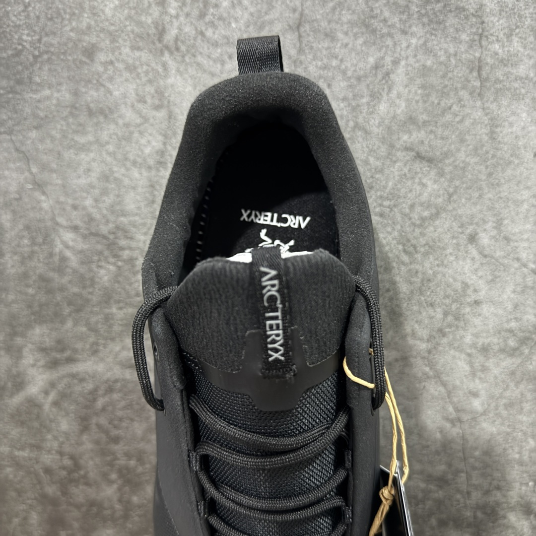 图片[8]-【莞产原盒版】Arcteryx始祖鸟 Konseal Shoe 舒适 防滑耐磨透气支撑抓地 登山鞋 黑色 正确原盒 全鞋采用头层麂皮 耐磨防滑黄金V底 莞产高品质 区别市场通货 代购指定版本 原数据开发 不掉标 正确高频字体 鸟爪细节完美 区别市场公版货 错误字体货 中底带钢印上脚舒适轻便无负重感 四季百搭 始祖鸟 KONSEAL 轻量户外鞋，这双鞋，不仅仅可以穿着逛街上班，更可以穿着徒步旅游甚至攀岩！说实话，没多少人真的会去攀岩，经我们试穿，这双鞋，日常穿也是非常舒服轻便！搭配日常的衣服完全不违和！结构中底TPU底盘，保护双脚。配置3D模具保护双脚+一体化系带系统，鞋面防撕裂网布、TPU保护膜和牛巴革合成面料，喜欢放心入！这种类型的鞋子咱们家超难得遇到一次，喜欢一定不要错过 尺码：39-45-选品中心