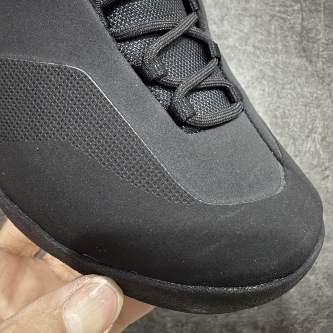 图片[4]-【莞产原盒版】Arcteryx始祖鸟 Konseal Shoe 舒适 防滑耐磨透气支撑抓地 登山鞋 黑色 正确原盒 全鞋采用头层麂皮 耐磨防滑黄金V底 莞产高品质 区别市场通货 代购指定版本 原数据开发 不掉标 正确高频字体 鸟爪细节完美 区别市场公版货 错误字体货 中底带钢印上脚舒适轻便无负重感 四季百搭 始祖鸟 KONSEAL 轻量户外鞋，这双鞋，不仅仅可以穿着逛街上班，更可以穿着徒步旅游甚至攀岩！说实话，没多少人真的会去攀岩，经我们试穿，这双鞋，日常穿也是非常舒服轻便！搭配日常的衣服完全不违和！结构中底TPU底盘，保护双脚。配置3D模具保护双脚+一体化系带系统，鞋面防撕裂网布、TPU保护膜和牛巴革合成面料，喜欢放心入！这种类型的鞋子咱们家超难得遇到一次，喜欢一定不要错过 尺码：39-45-选品中心