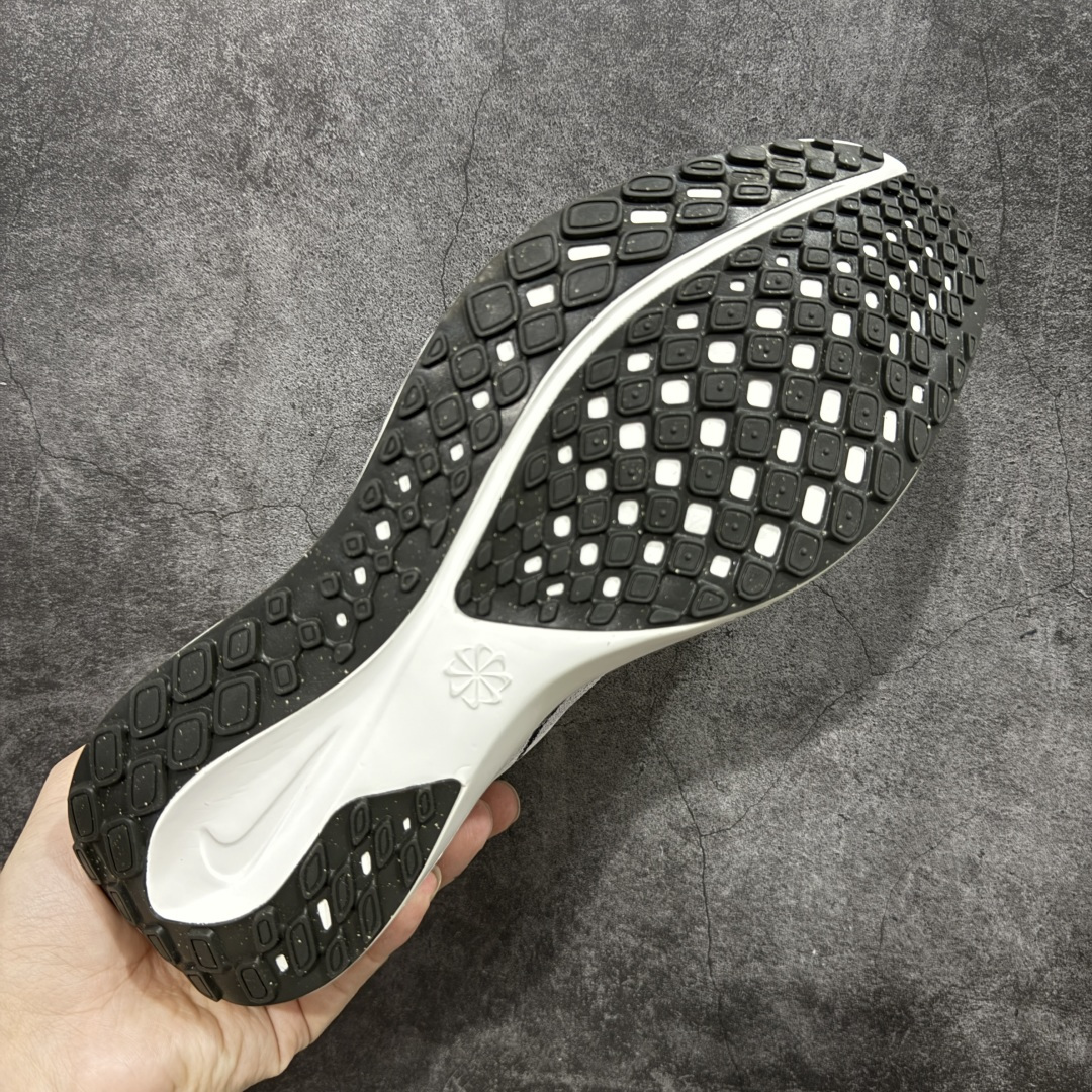 图片[9]-【XE纯原】Nike Air Zoom Pegasus 41 登月41代超级飞马系列马拉松跑步鞋 IB5697-100 平台专供 充正品质 之前未流通市场版本 内里嵌入定型海绵 中底搭载前Zoom+全掌React配置 全部原鞋开发打造 所有细节全部同步原版 全新一代拥有 Zoom Air 一如既往的稳定感和流畅感 鞋面采用工程网眼设计 为特定高热区域营造出色透气性 进一步增加鞋面的穿孔数量 让足部能够快速散热 中足搭配 Flywire 飞线 在高速运动时营造舒适稳定的贴合感 内置Zoon气垫加持 动力十足！ 尺码： 36-46-选品中心