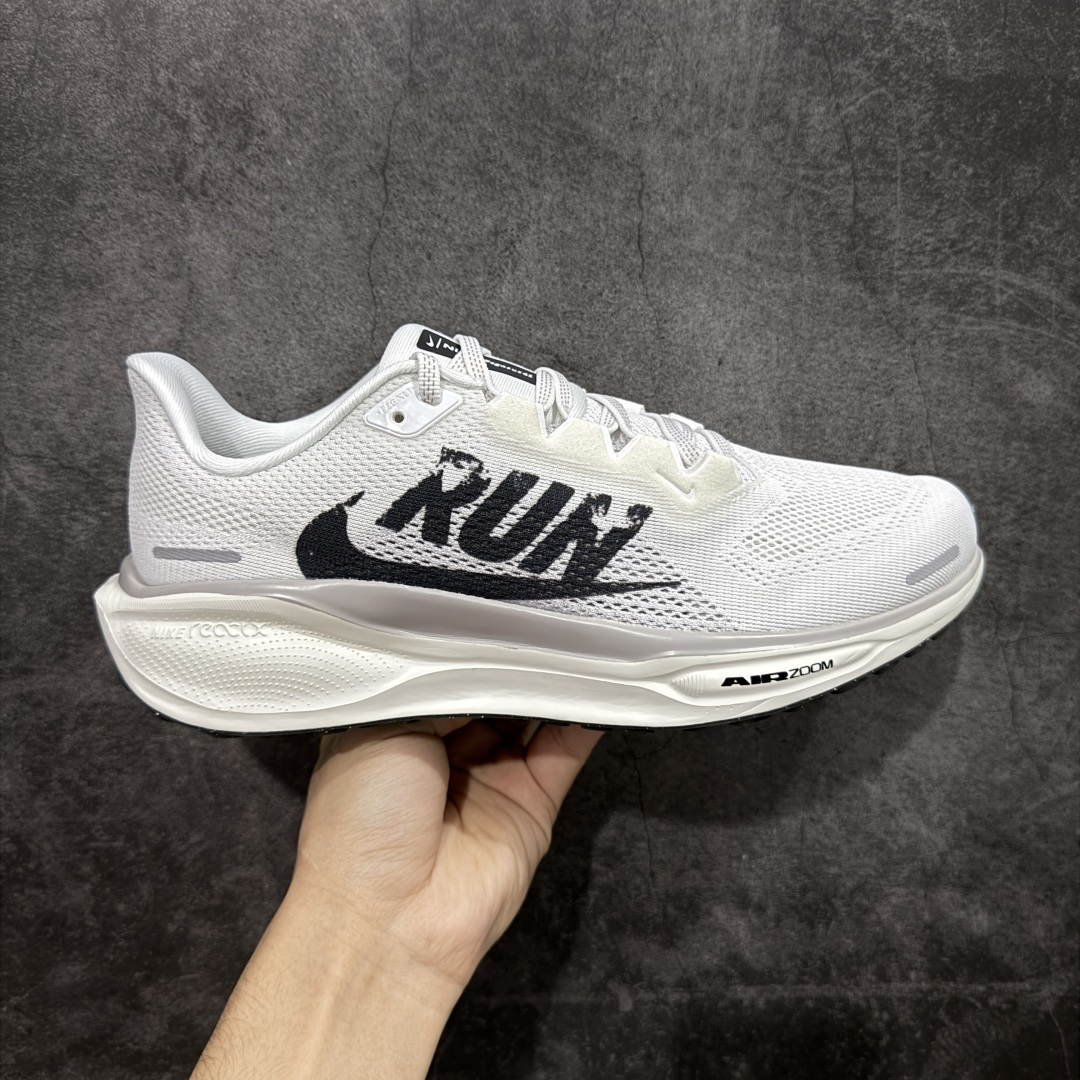 【XE纯原】Nike Air Zoom Pegasus 41 登月41代超级飞马系列马拉松跑步鞋 IB5697-100 平台专供 充正品质 之前未流通市场版本 内里嵌入定型海绵 中底搭载前Zoom+全掌React配置 全部原鞋开发打造 所有细节全部同步原版 全新一代拥有 Zoom Air 一如既往的稳定感和流畅感 鞋面采用工程网眼设计 为特定高热区域营造出色透气性 进一步增加鞋面的穿孔数量 让足部能够快速散热 中足搭配 Flywire 飞线 在高速运动时营造舒适稳定的贴合感 内置Zoon气垫加持 动力十足！ 尺码： 36-46-选品中心