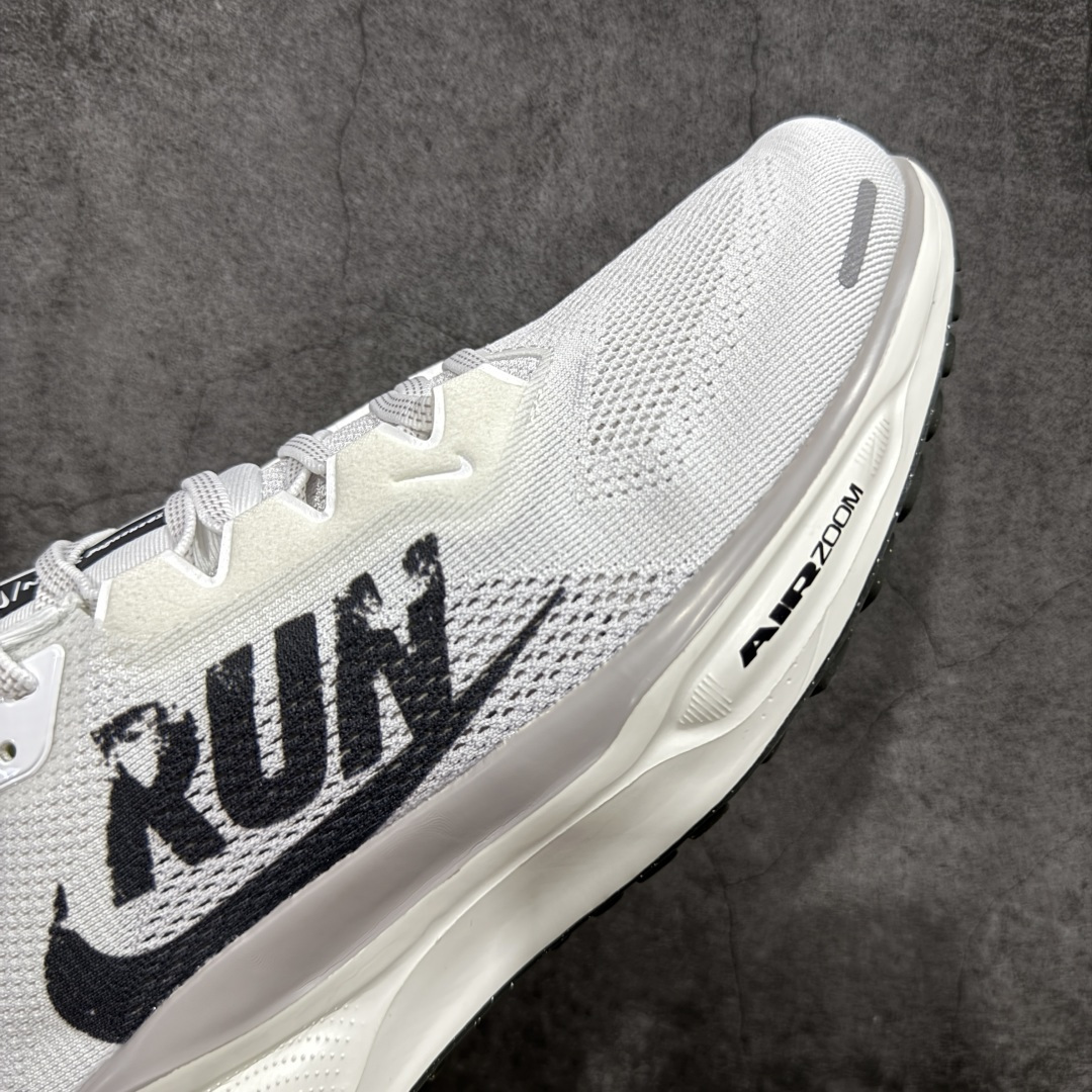 图片[6]-【XE纯原】Nike Air Zoom Pegasus 41 登月41代超级飞马系列马拉松跑步鞋 IB5697-100 平台专供 充正品质 之前未流通市场版本 内里嵌入定型海绵 中底搭载前Zoom+全掌React配置 全部原鞋开发打造 所有细节全部同步原版 全新一代拥有 Zoom Air 一如既往的稳定感和流畅感 鞋面采用工程网眼设计 为特定高热区域营造出色透气性 进一步增加鞋面的穿孔数量 让足部能够快速散热 中足搭配 Flywire 飞线 在高速运动时营造舒适稳定的贴合感 内置Zoon气垫加持 动力十足！ 尺码： 36-46-选品中心