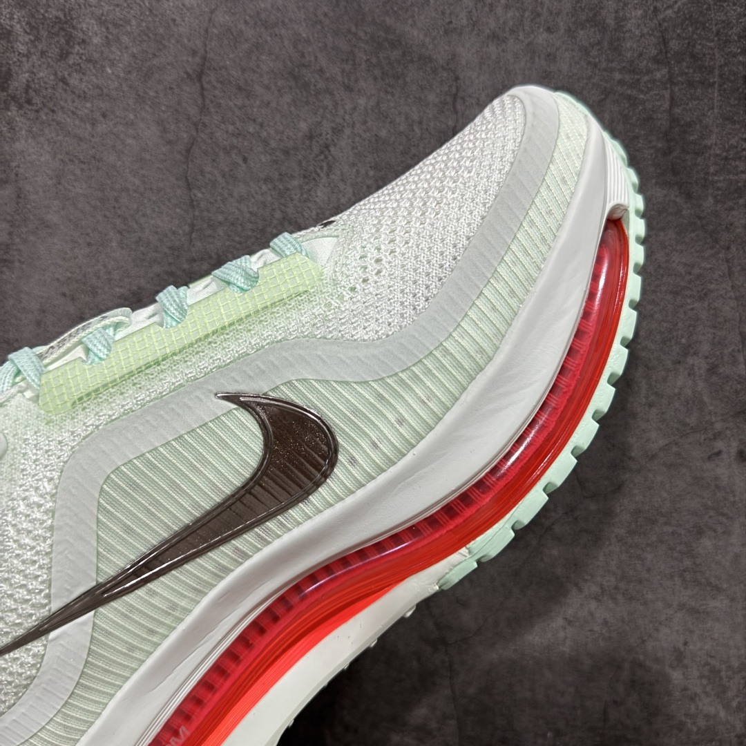 图片[6]-【XE纯原版】Nike Pegasus Premium Airscape 舒适百搭减震防滑耐磨透气 低帮跑步鞋     目前市场最强品质 原版购入开发 一切材质配件均匀原版一致 完美版型 高端玩家必推版本 高价零售必推版本 欢迎对比市面任意版本‼️ 这双鞋简直是时尚与科技的完美融合。 经典黑色鞋面，质感爆棚，搭配超亮眼的银色大勾子，瞬间成为街头焦点。 鞋侧独特小吊牌，细节满满，个性直接拉满。  脚下的全掌气垫更是亮点，红黑配色超吸睛，不仅颜值在线，缓震性能更是一绝。 不管是日常出街还是慢跑锻炼，都能给双脚极致舒适体验。  码数超全，36 – 46 码任你选！别犹豫啦，穿上它，轻松走出潮流范，开启你的时尚运动新旅程！   #独家原包 原底原料 开模打造  #原厂鞋标 高精密准度  #原楦原纸板开发 匹配原版98%以上  #后跟弧度 正确呈现  #原厂皮料 质感无敌  #皮料切割干净 无任何毛边 清洁度细节完美  货号：HQ2592-301 码段：36-46-选品中心