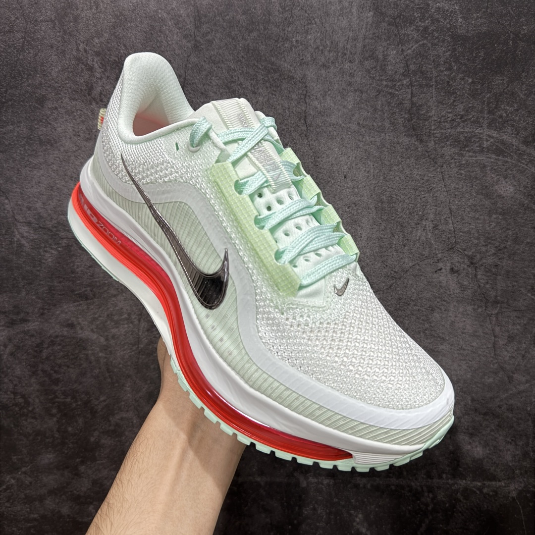 图片[3]-【XE纯原版】Nike Pegasus Premium Airscape 舒适百搭减震防滑耐磨透气 低帮跑步鞋     目前市场最强品质 原版购入开发 一切材质配件均匀原版一致 完美版型 高端玩家必推版本 高价零售必推版本 欢迎对比市面任意版本‼️ 这双鞋简直是时尚与科技的完美融合。 经典黑色鞋面，质感爆棚，搭配超亮眼的银色大勾子，瞬间成为街头焦点。 鞋侧独特小吊牌，细节满满，个性直接拉满。  脚下的全掌气垫更是亮点，红黑配色超吸睛，不仅颜值在线，缓震性能更是一绝。 不管是日常出街还是慢跑锻炼，都能给双脚极致舒适体验。  码数超全，36 – 46 码任你选！别犹豫啦，穿上它，轻松走出潮流范，开启你的时尚运动新旅程！   #独家原包 原底原料 开模打造  #原厂鞋标 高精密准度  #原楦原纸板开发 匹配原版98%以上  #后跟弧度 正确呈现  #原厂皮料 质感无敌  #皮料切割干净 无任何毛边 清洁度细节完美  货号：HQ2592-301 码段：36-46-选品中心