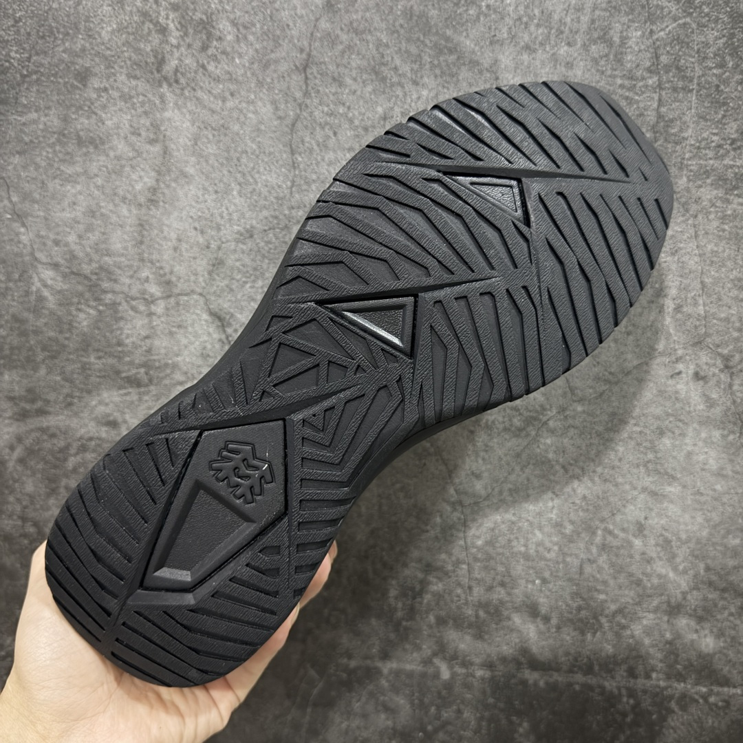 图片[9]-【升级版】可隆KOLON SPORT Skyler 2 舒适柔软 防水支撑轻便回弹 低帮 徒步鞋 黑色 脚感软到像踩云朵☁️—鞋面柔软贴合脚型，走石子路也不硌脚；防滑V黄金大底纹路深似锯齿，泥地、陡坡都稳稳拿捏，下雨天也不怕打滑。黑色耐脏又百搭，日常穿去上班是低调质感，进山徒步是可靠装备，从城市到山野，一双鞋承包所有 “出走计划” 尺码：39-45-选品中心