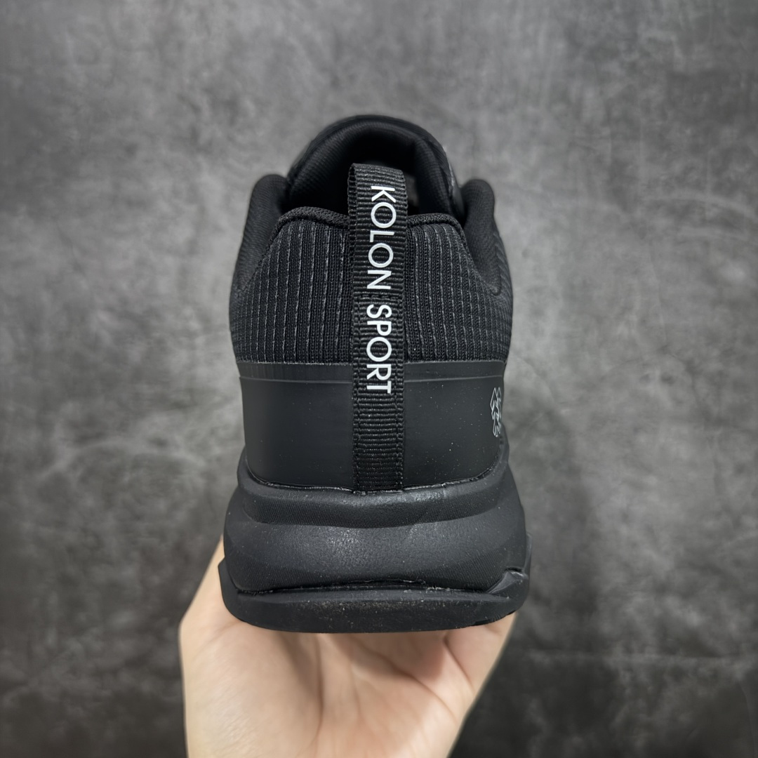 图片[4]-【升级版】可隆KOLON SPORT Skyler 2 舒适柔软 防水支撑轻便回弹 低帮 徒步鞋 黑色 脚感软到像踩云朵☁️—鞋面柔软贴合脚型，走石子路也不硌脚；防滑V黄金大底纹路深似锯齿，泥地、陡坡都稳稳拿捏，下雨天也不怕打滑。黑色耐脏又百搭，日常穿去上班是低调质感，进山徒步是可靠装备，从城市到山野，一双鞋承包所有 “出走计划” 尺码：39-45-选品中心