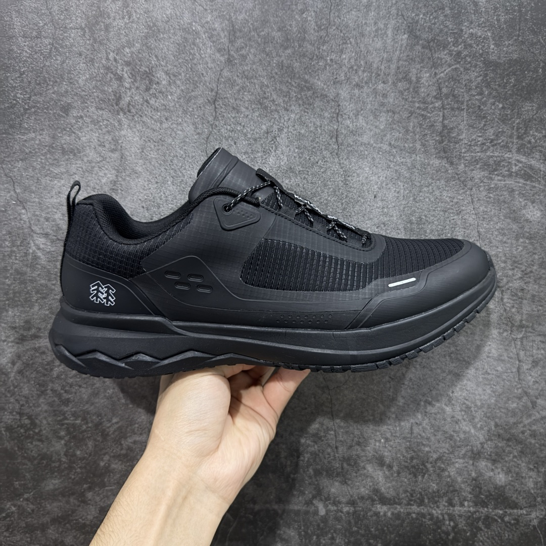 【升级版】可隆KOLON SPORT Skyler 2 舒适柔软 防水支撑轻便回弹 低帮 徒步鞋 黑色 脚感软到像踩云朵☁️—鞋面柔软贴合脚型,走石子路也不硌脚;防滑V黄金大底纹路深似锯齿,泥地、陡坡都稳稳拿捏,下雨天也不怕打滑。黑色耐脏又百搭,日常穿去上班是低调质感,进山徒步是可靠装备,从城市到山野,一双鞋承包所有 “出走计划” 尺码:39-45-选品中心