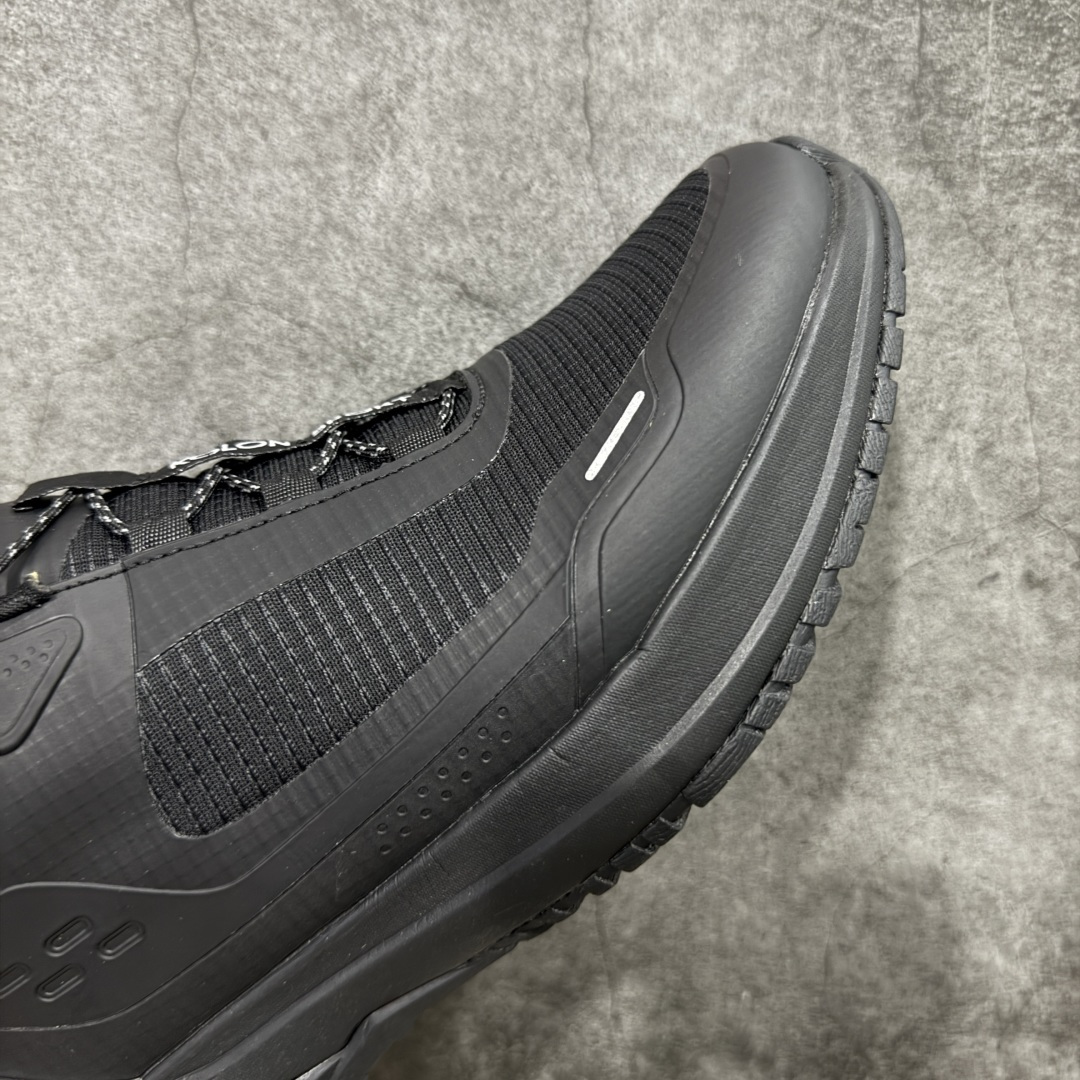 图片[6]-【升级版】可隆KOLON SPORT Skyler 2 舒适柔软 防水支撑轻便回弹 低帮 徒步鞋 黑色 脚感软到像踩云朵☁️—鞋面柔软贴合脚型，走石子路也不硌脚；防滑V黄金大底纹路深似锯齿，泥地、陡坡都稳稳拿捏，下雨天也不怕打滑。黑色耐脏又百搭，日常穿去上班是低调质感，进山徒步是可靠装备，从城市到山野，一双鞋承包所有 “出走计划” 尺码：39-45-选品中心