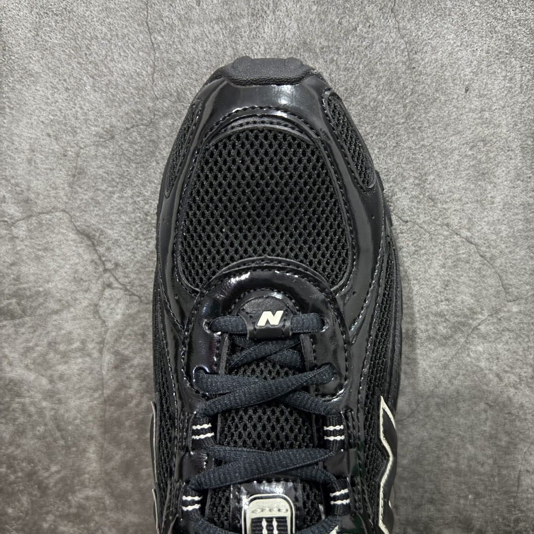 图片[5]-💰 260【纯原M版】New Balance NB204L 薄底鞋 薄底皮质鞋带德训miu系 减震耐磨包裹性支撑轻便 低帮 生活休闲鞋 男女同款 黑色 区别市面先行通货版本 市场唯一正确咖色 原材料打造 鞋身搭载EVA科技组合中底 附赠三副鞋带 适用多元穿搭场合为户外出行提供舒适长远的穿搭体验 货号：U204LMRA 尺码：36-44.5-选品中心