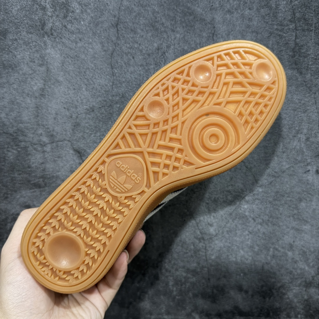 图片[9]-【纯原Y版】Adidas Handball Spezial 三叶草手球特别版圣帕特里克节联名款 全鞋采用yezzy500一样的皮料 进口长绒皮，特殊工艺技术 原盒包装 牛筋耐磨大底 承载青春情怀的板鞋，是现在潮男靓女上脚的大热鞋款 经典三条杠装饰鞋侧 品牌辨识度清晰 货号：JR0852 尺码：36 36.5 37 38 38.5 39 40 40.5 41 42 42.5 43 44 44.5 45-选品中心