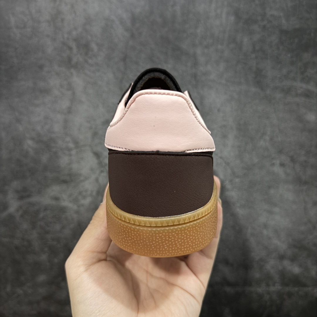 图片[4]-【纯原Y版】Adidas Handball Spezial 三叶草手球特别版圣帕特里克节联名款 全鞋采用yezzy500一样的皮料 进口长绒皮，特殊工艺技术 原盒包装 牛筋耐磨大底 承载青春情怀的板鞋，是现在潮男靓女上脚的大热鞋款 经典三条杠装饰鞋侧 品牌辨识度清晰 货号：JR0852 尺码：36 36.5 37 38 38.5 39 40 40.5 41 42 42.5 43 44 44.5 45-选品中心