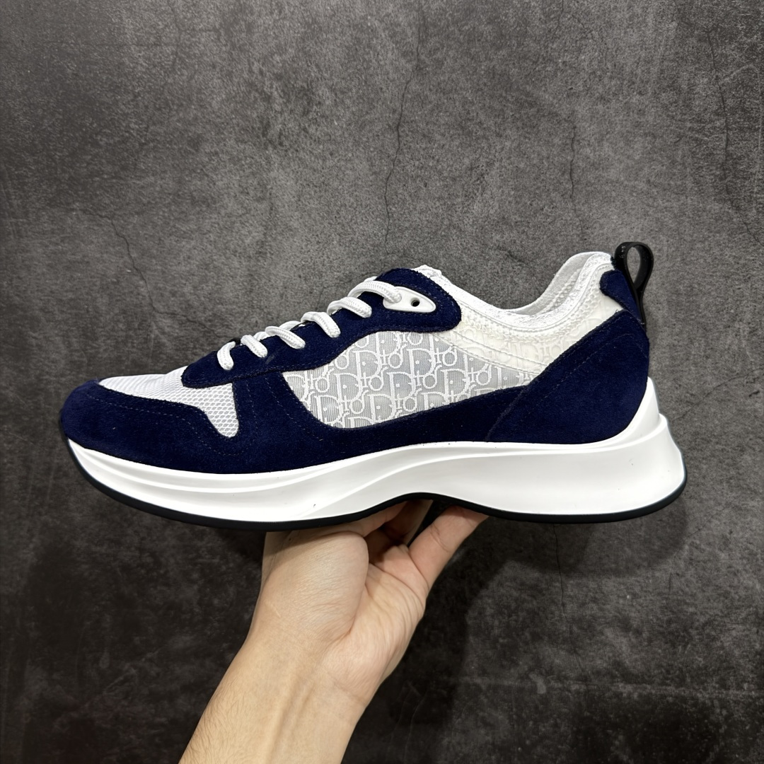 图片[2]-【广东礼盒版】Dior/迪奥 B25 Oblique Runner Sneaker 黑白 老爹风系带低帮透气休闲运动慢跑鞋 #原版购入开发 这款 B25 Runner运动鞋结合运动版型与 Dior 优雅的经典标识。采用迪奥灰和白色光滑牛皮革精心制作，饰以经典的米色和黑色 Oblique 印花提升格调。搭配白色纹理橡胶鞋底，可为各式休闲造型增添经典气质，更显精致 配送专柜精美包装，面料采用原版定制牛皮+Oblique 印花布 定制进口超细纤维 增高3.5CM 尺码：39 40 41 42 43 44 45 46-选品中心