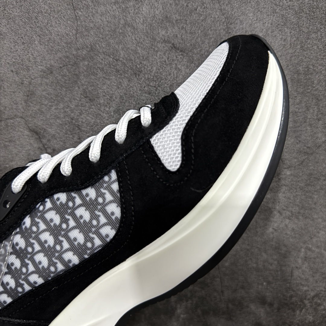 图片[6]-【广东礼盒版】Dior/迪奥 B25 Oblique Runner Sneaker 黑白 老爹风系带低帮透气休闲运动慢跑鞋 #原版购入开发 这款 B25 Runner运动鞋结合运动版型与 Dior 优雅的经典标识。采用迪奥灰和白色光滑牛皮革精心制作，饰以经典的米色和黑色 Oblique 印花提升格调。搭配白色纹理橡胶鞋底，可为各式休闲造型增添经典气质，更显精致 配送专柜精美包装，面料采用原版定制牛皮+Oblique 印花布 定制进口超细纤维 增高3.5CM 尺码：39 40 41 42 43 44 45 46-选品中心
