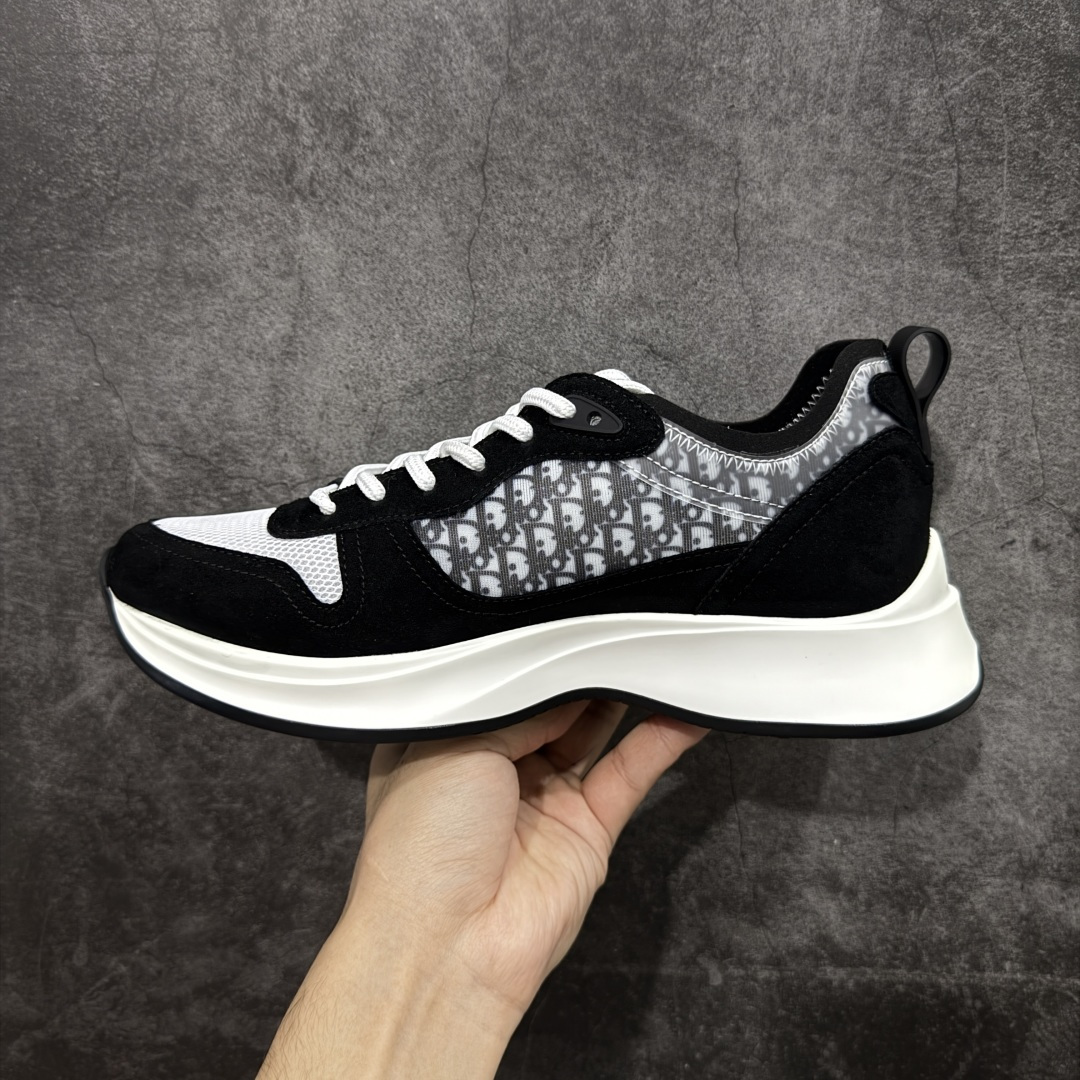 图片[2]-【广东礼盒版】Dior/迪奥 B25 Oblique Runner Sneaker 黑白 老爹风系带低帮透气休闲运动慢跑鞋 #原版购入开发 这款 B25 Runner运动鞋结合运动版型与 Dior 优雅的经典标识。采用迪奥灰和白色光滑牛皮革精心制作，饰以经典的米色和黑色 Oblique 印花提升格调。搭配白色纹理橡胶鞋底，可为各式休闲造型增添经典气质，更显精致 配送专柜精美包装，面料采用原版定制牛皮+Oblique 印花布 定制进口超细纤维 增高3.5CM 尺码：39 40 41 42 43 44 45 46-选品中心