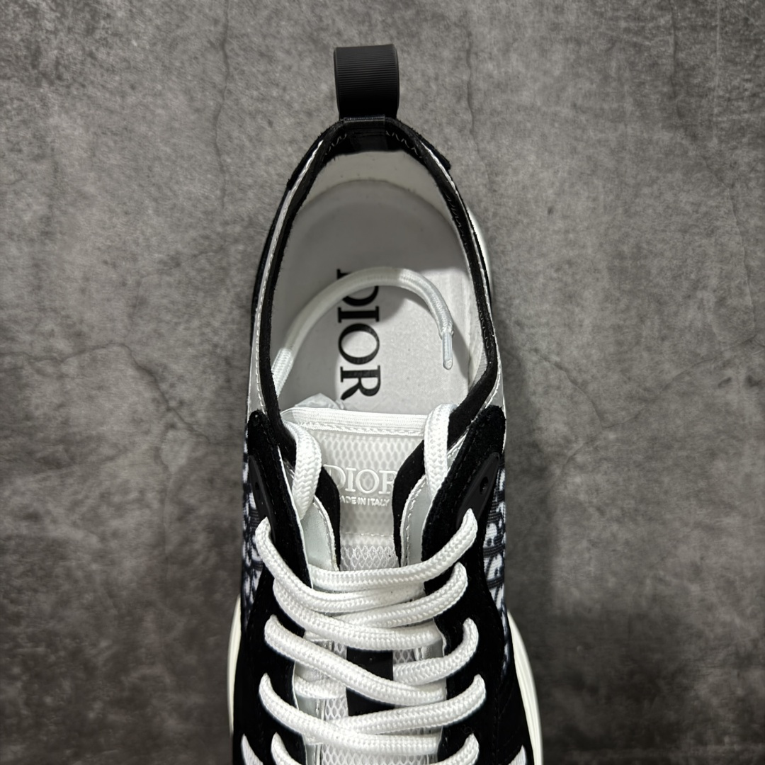 图片[8]-【广东礼盒版】Dior/迪奥 B25 Oblique Runner Sneaker 黑白 老爹风系带低帮透气休闲运动慢跑鞋 #原版购入开发 这款 B25 Runner运动鞋结合运动版型与 Dior 优雅的经典标识。采用迪奥灰和白色光滑牛皮革精心制作，饰以经典的米色和黑色 Oblique 印花提升格调。搭配白色纹理橡胶鞋底，可为各式休闲造型增添经典气质，更显精致 配送专柜精美包装，面料采用原版定制牛皮+Oblique 印花布 定制进口超细纤维 增高3.5CM 尺码：39 40 41 42 43 44 45 46-选品中心
