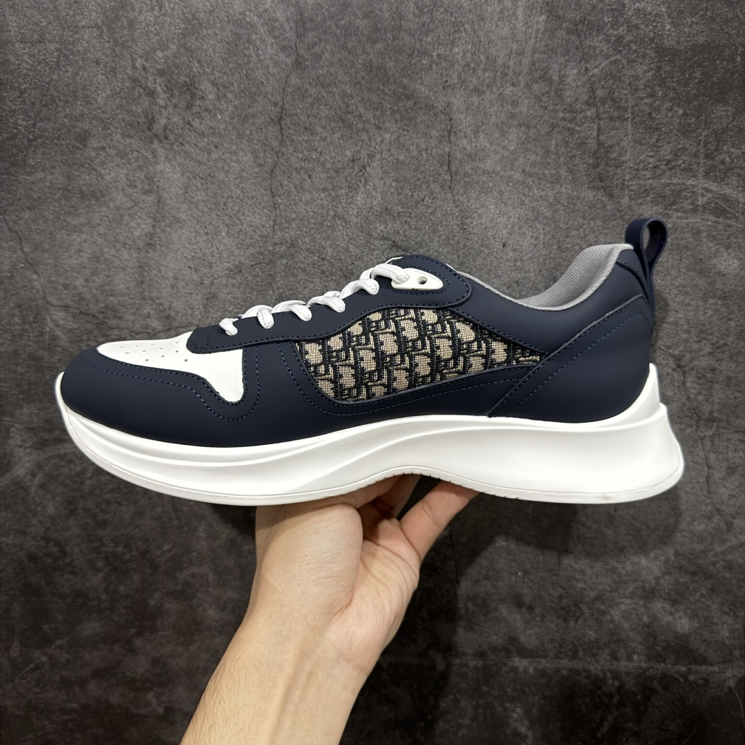 图片[2]-【广东礼盒版】Dior/迪奥 B25 Oblique Runner Sneaker 黑白 老爹风系带低帮透气休闲运动慢跑鞋 #原版购入开发 这款 B25 Runner运动鞋结合运动版型与 Dior 优雅的经典标识。采用迪奥灰和白色光滑牛皮革精心制作，饰以经典的米色和黑色 Oblique 印花提升格调。搭配白色纹理橡胶鞋底，可为各式休闲造型增添经典气质，更显精致 配送专柜精美包装，面料采用原版定制牛皮+Oblique 印花布 定制进口超细纤维 增高3.5CM 尺码：39 40 41 42 43 44 45 46-选品中心