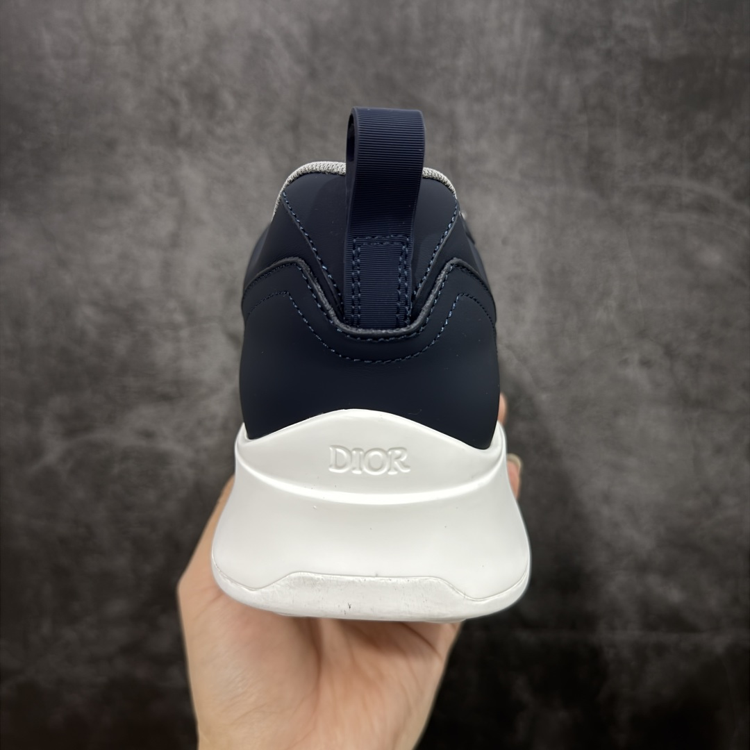 图片[4]-【广东礼盒版】Dior/迪奥 B25 Oblique Runner Sneaker 黑白 老爹风系带低帮透气休闲运动慢跑鞋 #原版购入开发 这款 B25 Runner运动鞋结合运动版型与 Dior 优雅的经典标识。采用迪奥灰和白色光滑牛皮革精心制作，饰以经典的米色和黑色 Oblique 印花提升格调。搭配白色纹理橡胶鞋底，可为各式休闲造型增添经典气质，更显精致 配送专柜精美包装，面料采用原版定制牛皮+Oblique 印花布 定制进口超细纤维 增高3.5CM 尺码：39 40 41 42 43 44 45 46-选品中心