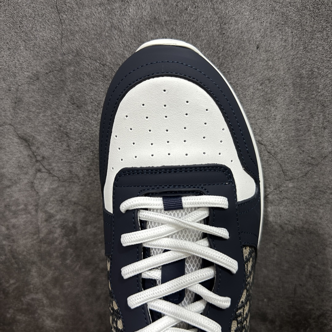 图片[5]-【广东礼盒版】Dior/迪奥 B25 Oblique Runner Sneaker 黑白 老爹风系带低帮透气休闲运动慢跑鞋 #原版购入开发 这款 B25 Runner运动鞋结合运动版型与 Dior 优雅的经典标识。采用迪奥灰和白色光滑牛皮革精心制作，饰以经典的米色和黑色 Oblique 印花提升格调。搭配白色纹理橡胶鞋底，可为各式休闲造型增添经典气质，更显精致 配送专柜精美包装，面料采用原版定制牛皮+Oblique 印花布 定制进口超细纤维 增高3.5CM 尺码：39 40 41 42 43 44 45 46-选品中心