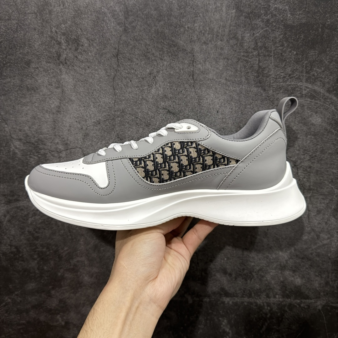 图片[2]-【广东礼盒版】Dior/迪奥 B25 Oblique Runner Sneaker 黑白 老爹风系带低帮透气休闲运动慢跑鞋 #原版购入开发 这款 B25 Runner运动鞋结合运动版型与 Dior 优雅的经典标识。采用迪奥灰和白色光滑牛皮革精心制作，饰以经典的米色和黑色 Oblique 印花提升格调。搭配白色纹理橡胶鞋底，可为各式休闲造型增添经典气质，更显精致 配送专柜精美包装，面料采用原版定制牛皮+Oblique 印花布 定制进口超细纤维 增高3.5CM 尺码：39 40 41 42 43 44 45 46-选品中心