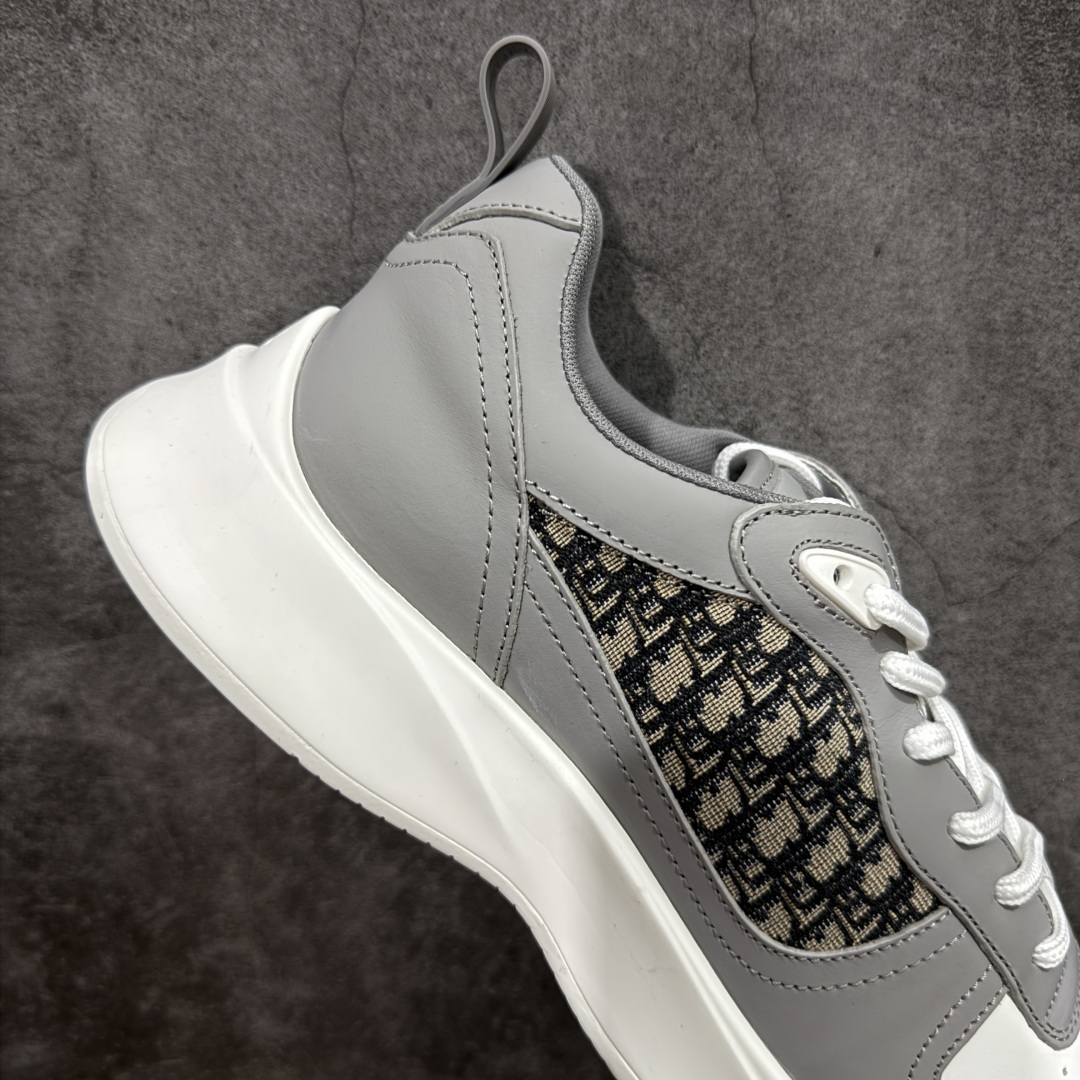 图片[7]-【广东礼盒版】Dior/迪奥 B25 Oblique Runner Sneaker 黑白 老爹风系带低帮透气休闲运动慢跑鞋 #原版购入开发 这款 B25 Runner运动鞋结合运动版型与 Dior 优雅的经典标识。采用迪奥灰和白色光滑牛皮革精心制作，饰以经典的米色和黑色 Oblique 印花提升格调。搭配白色纹理橡胶鞋底，可为各式休闲造型增添经典气质，更显精致 配送专柜精美包装，面料采用原版定制牛皮+Oblique 印花布 定制进口超细纤维 增高3.5CM 尺码：39 40 41 42 43 44 45 46-选品中心