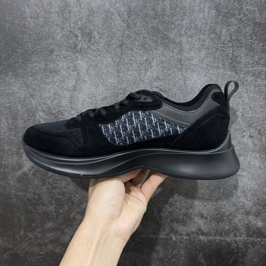 图片[2]-【广东礼盒版】Dior/迪奥 B25 Oblique Runner Sneaker 黑白 老爹风系带低帮透气休闲运动慢跑鞋 #原版购入开发 这款 B25 Runner运动鞋结合运动版型与 Dior 优雅的经典标识。采用迪奥灰和白色光滑牛皮革精心制作，饰以经典的米色和黑色 Oblique 印花提升格调。搭配白色纹理橡胶鞋底，可为各式休闲造型增添经典气质，更显精致 配送专柜精美包装，面料采用原版定制牛皮+Oblique 印花布 定制进口超细纤维 增高3.5CM 尺码：39 40 41 42 43 44 45 46-选品中心