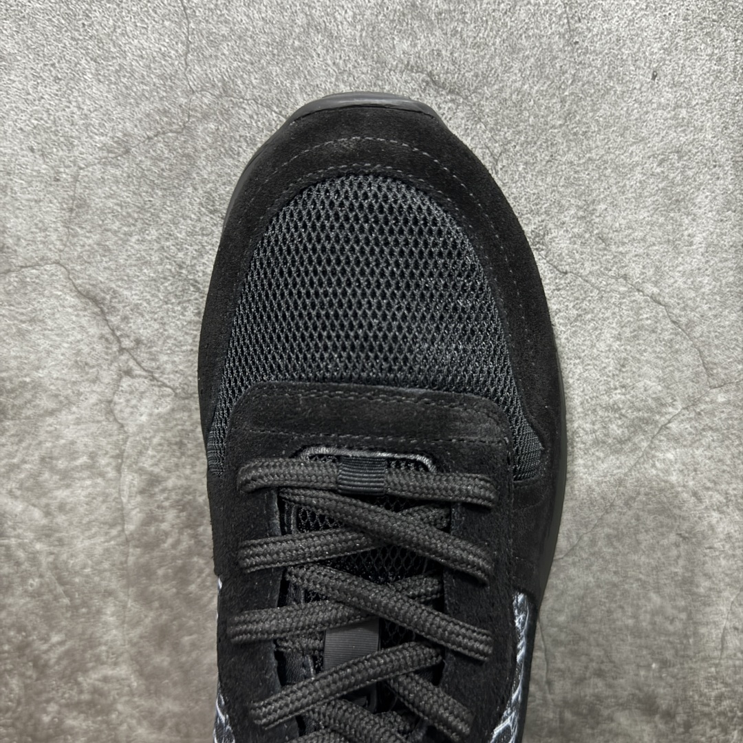 图片[5]-【广东礼盒版】Dior/迪奥 B25 Oblique Runner Sneaker 黑白 老爹风系带低帮透气休闲运动慢跑鞋 #原版购入开发 这款 B25 Runner运动鞋结合运动版型与 Dior 优雅的经典标识。采用迪奥灰和白色光滑牛皮革精心制作，饰以经典的米色和黑色 Oblique 印花提升格调。搭配白色纹理橡胶鞋底，可为各式休闲造型增添经典气质，更显精致 配送专柜精美包装，面料采用原版定制牛皮+Oblique 印花布 定制进口超细纤维 增高3.5CM 尺码：39 40 41 42 43 44 45 46-选品中心