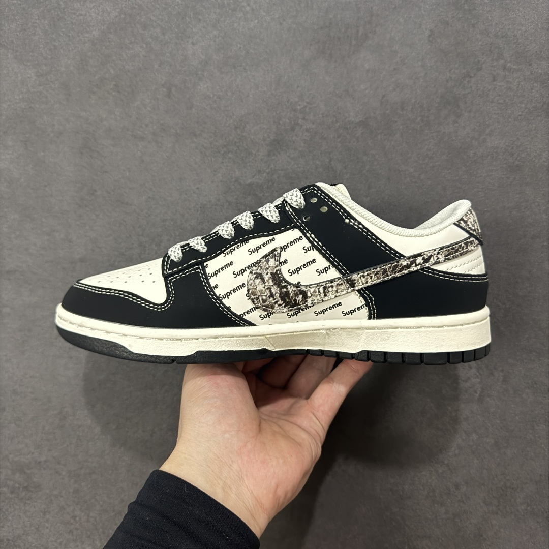 图片[2]-【定制版】Nike SB Dunk Low“Supreme联名——黑花勾” 周年高端定制 低帮休闲板鞋 定制鞋盒 大厂纯原品质出货 超高清洁度 皮料切割干净无任何毛边 细节完美 货号：XS6089-624 尺码： 36 36.5 37.5 38 38.5 39 40 40.5 41 42 42.5 43 44 44.5 45-选品中心