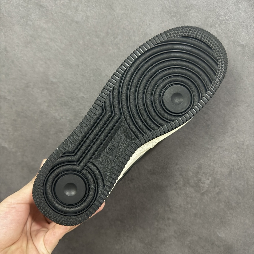 图片[9]-【定制版】Nike Air Force 1 \’07 Low “古驰联名——米黑线黑银勾”空军一号 高端定制 低帮 运动鞋 休闲鞋 折边针车 工艺难度大 原楦头原纸板 原装鞋盒 定制五金配件 内置全掌气垫 原厂鞋底 货号：KJ1688-020 尺码：36 36.5 37.5 38 38.5 39 40 40.5 41 42 42.5 43 44 44.5 45-选品中心