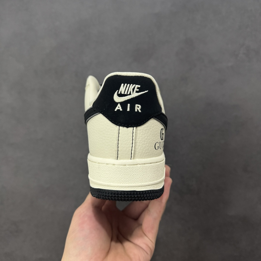 图片[4]-【定制版】Nike Air Force 1 \’07 Low “古驰联名——米黑线黑银勾”空军一号 高端定制 低帮 运动鞋 休闲鞋 折边针车 工艺难度大 原楦头原纸板 原装鞋盒 定制五金配件 内置全掌气垫 原厂鞋底 货号：KJ1688-020 尺码：36 36.5 37.5 38 38.5 39 40 40.5 41 42 42.5 43 44 44.5 45-选品中心