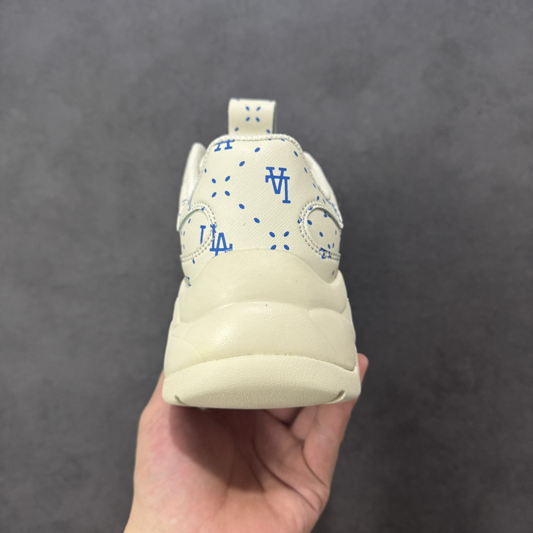 图片[4]-【纯原特价】MLB Chunky Dia Monogram 复古印花老爹鞋 后跟加厚 呵护脚后跟 立体保护软绵鞋口 轻松穿脱不磨脚 鞋头安全防撞包裹鞋头 符合人体结构 精心设计 行走柔软触感 鞋底耐磨性强 稳定性高 抓地更牢 不易打滑 进口纳米材质 原盒雷射防伪标 货号：3ASHMS13N 尺码：35-45-选品中心