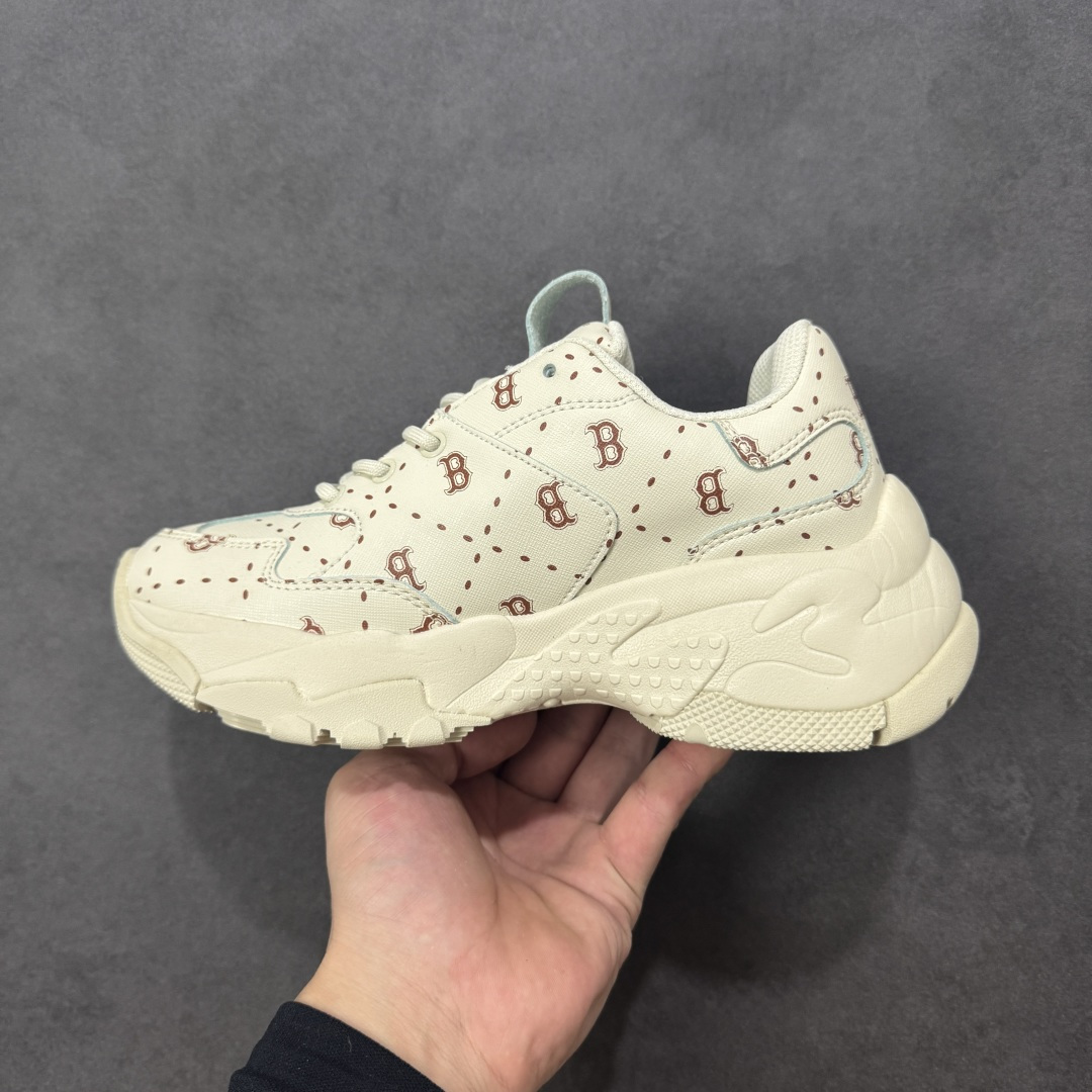 图片[2]-【纯原特价】MLB Chunky Dia Monogram 复古印花老爹鞋 后跟加厚 呵护脚后跟 立体保护软绵鞋口 轻松穿脱不磨脚 鞋头安全防撞包裹鞋头 符合人体结构 精心设计 行走柔软触感 鞋底耐磨性强 稳定性高 抓地更牢 不易打滑 进口纳米材质 原盒雷射防伪标 货号：3ASHMS13N 尺码：35-45-选品中心