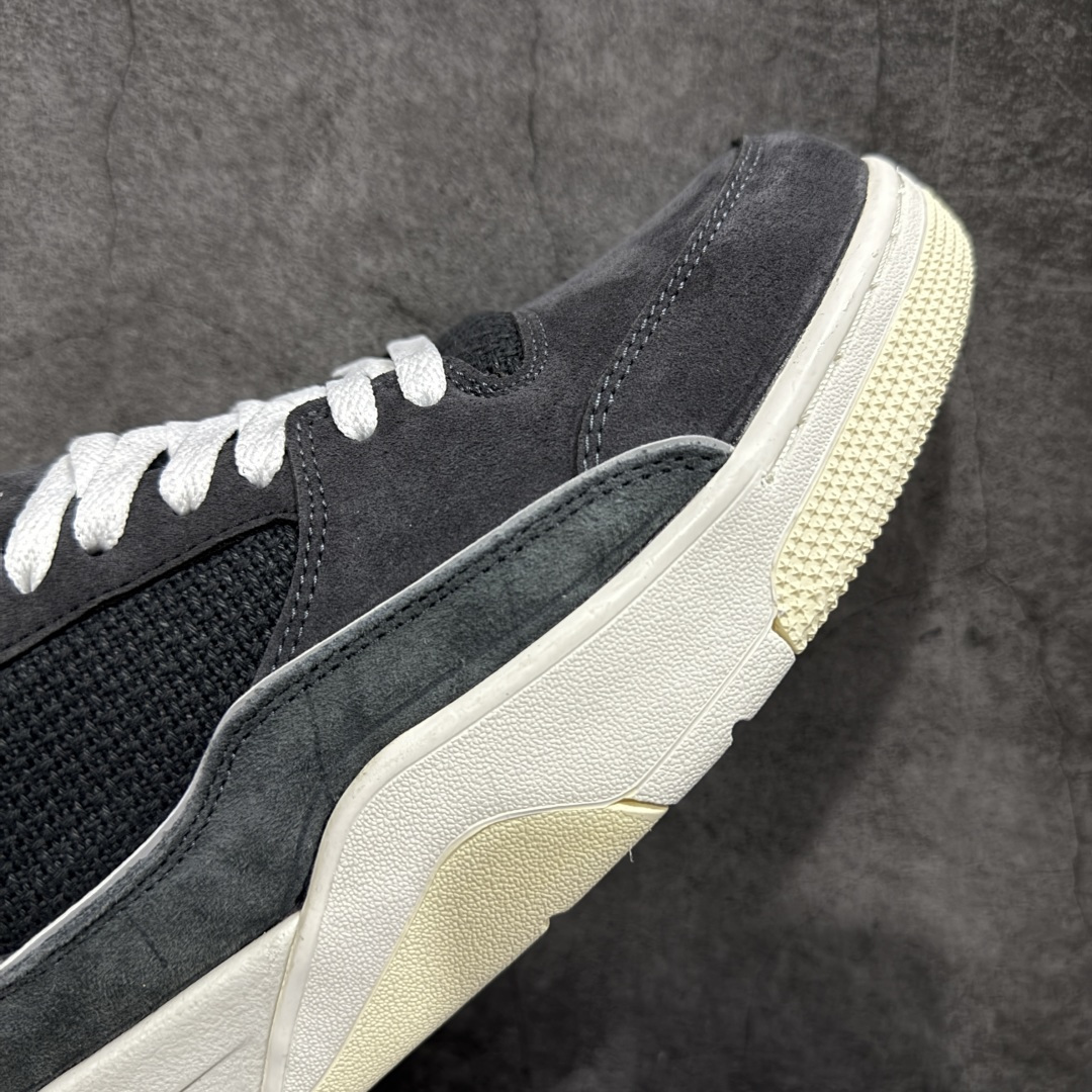 图片[6]-【神版】Air Jordan 4 Retro Flight Court 低帮 黑粉 AJ4 乔丹4代 aj4 乔4 低邦 黑粉 乔丹篮球鞋系列 目前此系列市场最优版本 头层带半码 区别市场通货 鞋款整体以黑色翻毛皮打造，搭配侧身黑色麂皮框架，鞋舌及后跟Jumpman Logo分别采用黑色、灰色刺绣点缀，后跟侧身Flighth字样也辅以灰色刺绣呈现，秉承轻量化的速度型篮球鞋设计思想完成设计，降低重量的同时提升舒适度，中底延续前作使用了分离式后掌可视化Air Soleb气垫。鞋带孔和后跟鞋提以籃网为造型灵感，将篮球运动巧妙融入到鞋款的设计之中，使鞋身整体富有流动性、节奏感和优雅气质。 货号：HF3255-002 尺码：36 36.5 37.5 38 38.5 39 40 40.5 41 42 42.5 43 44 44.5 45-选品中心