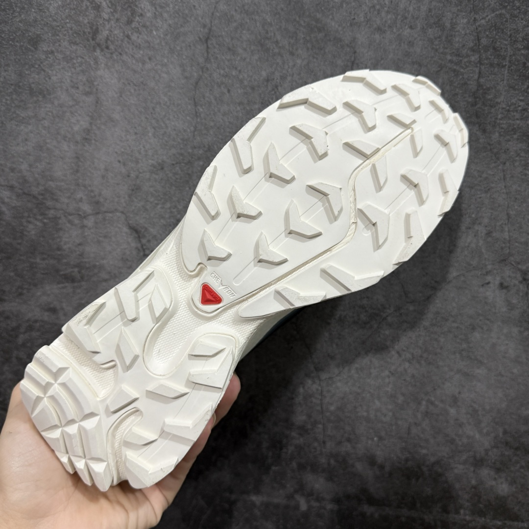 图片[9]-【PK升级版】SALOMON XT-6 FT 萨洛蒙潮流越野机能户外功能鞋 471510 全新版本出货 好货不怕晚 品质 细节 材料都是肉眼可以见！ 售前售后也是其它工厂无法匹敌！ 纯原外贸平台特供订单 耗时半年巨作 全套原纸板楦头开发 原厂特供网布配套加持 确保原汁原味 完美呈现版型 原档数据独家私模五层组合大底 原装Ortholite轻量化鞋垫 中底布带钢印编号 原厂TPU锁扣 进口港宝加持 后跟自然饱满 还原公司包裹性 鞋面以“锯齿”状的包裹系统呈现 在基色底之下加入了各种色点缀 将公司的最新技术和时尚前卫的造型融入耐用的长跑款式中 鞋面由 TPU 薄膜制成 并焊接在高耐磨网眼上 使其既时尚又坚固 由 ACS底盘支撑 可增强稳定性和支撑力 以及由橡胶凸耳 Contragrip外底覆盖的 EVA 缓冲中底 旨在应对崎岖的地形 鞋舌上的彩色Salomon 标签、Quicklace 系统以及鞋头、鞋舌和鞋跟上的附加品牌使细节更加完美 让穿着者可以轻松驾驭户外与通勤下的任何运动生活场景 无缝鞋身户外随意纵横 颜值与脚感兼备 出街通勤 绝对非常吸睛 你值得拥有 尺码：36 36.5 37.5 38 38.5 39 40 40.5 41 42 42.5 43 44 44.5 45-选品中心