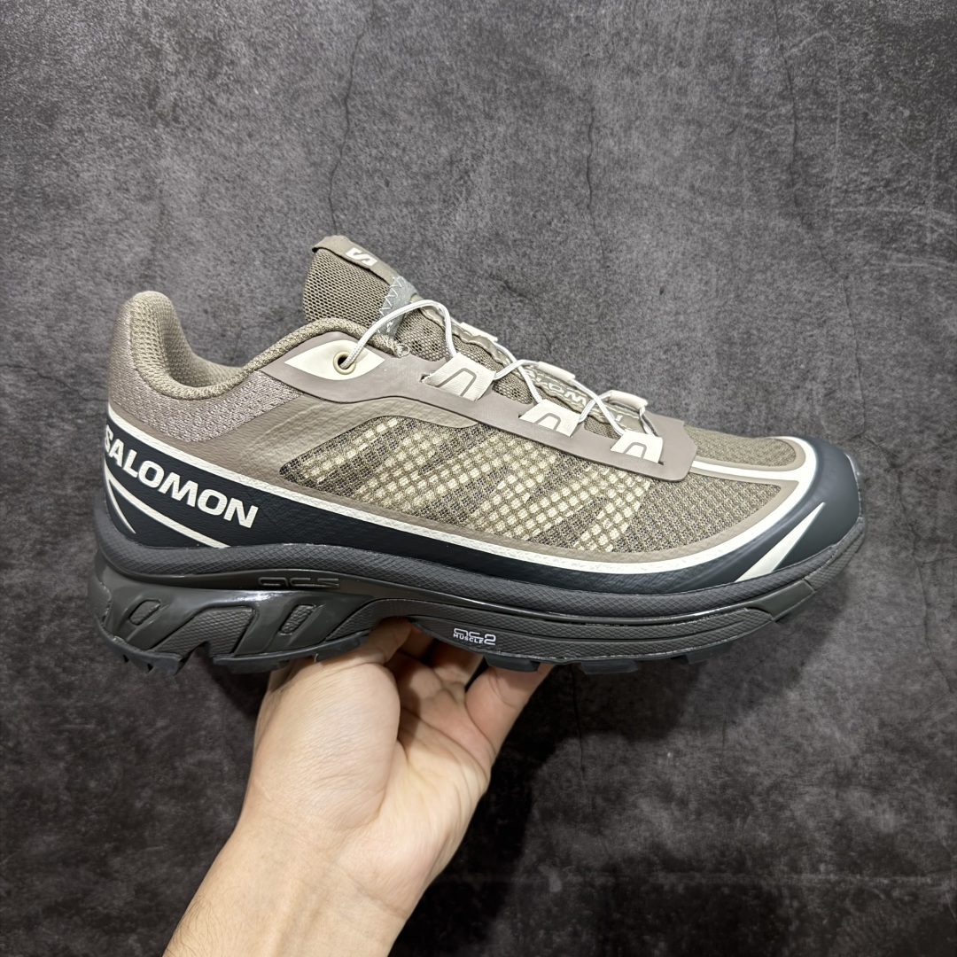 【PK升级版】SALOMON XT-6 FT 萨洛蒙潮流越野机能户外功能鞋 471513 全新版本出货 好货不怕晚 品质 细节 材料都是肉眼可以见！ 售前售后也是其它工厂无法匹敌！ 纯原外贸平台特供订单 耗时半年巨作 全套原纸板楦头开发 原厂特供网布配套加持 确保原汁原味 完美呈现版型 原档数据独家私模五层组合大底 原装Ortholite轻量化鞋垫 中底布带钢印编号 原厂TPU锁扣 进口港宝加持 后跟自然饱满 还原公司包裹性 鞋面以“锯齿”状的包裹系统呈现 在基色底之下加入了各种色点缀 将公司的最新技术和时尚前卫的造型融入耐用的长跑款式中 鞋面由 TPU 薄膜制成 并焊接在高耐磨网眼上 使其既时尚又坚固 由 ACS底盘支撑 可增强稳定性和支撑力 以及由橡胶凸耳 Contragrip外底覆盖的 EVA 缓冲中底 旨在应对崎岖的地形 鞋舌上的彩色Salomon 标签、Quicklace 系统以及鞋头、鞋舌和鞋跟上的附加品牌使细节更加完美 让穿着者可以轻松驾驭户外与通勤下的任何运动生活场景 无缝鞋身户外随意纵横 颜值与脚感兼备 出街通勤 绝对非常吸睛 你值得拥有 尺码：36 36.5 37.5 38 38.5 39 40 40.5 41 42 42.5 43 44 44.5 45-选品中心