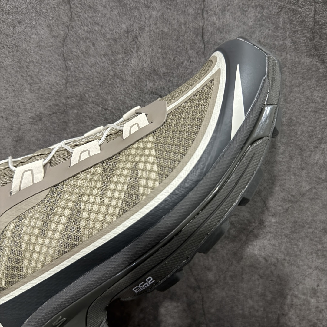 图片[6]-【PK升级版】SALOMON XT-6 FT 萨洛蒙潮流越野机能户外功能鞋 471513 全新版本出货 好货不怕晚 品质 细节 材料都是肉眼可以见！ 售前售后也是其它工厂无法匹敌！ 纯原外贸平台特供订单 耗时半年巨作 全套原纸板楦头开发 原厂特供网布配套加持 确保原汁原味 完美呈现版型 原档数据独家私模五层组合大底 原装Ortholite轻量化鞋垫 中底布带钢印编号 原厂TPU锁扣 进口港宝加持 后跟自然饱满 还原公司包裹性 鞋面以“锯齿”状的包裹系统呈现 在基色底之下加入了各种色点缀 将公司的最新技术和时尚前卫的造型融入耐用的长跑款式中 鞋面由 TPU 薄膜制成 并焊接在高耐磨网眼上 使其既时尚又坚固 由 ACS底盘支撑 可增强稳定性和支撑力 以及由橡胶凸耳 Contragrip外底覆盖的 EVA 缓冲中底 旨在应对崎岖的地形 鞋舌上的彩色Salomon 标签、Quicklace 系统以及鞋头、鞋舌和鞋跟上的附加品牌使细节更加完美 让穿着者可以轻松驾驭户外与通勤下的任何运动生活场景 无缝鞋身户外随意纵横 颜值与脚感兼备 出街通勤 绝对非常吸睛 你值得拥有 尺码：36 36.5 37.5 38 38.5 39 40 40.5 41 42 42.5 43 44 44.5 45-选品中心