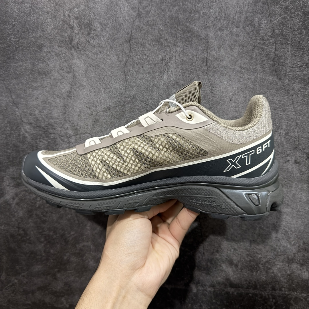 图片[2]-【PK升级版】SALOMON XT-6 FT 萨洛蒙潮流越野机能户外功能鞋 471513 全新版本出货 好货不怕晚 品质 细节 材料都是肉眼可以见！ 售前售后也是其它工厂无法匹敌！ 纯原外贸平台特供订单 耗时半年巨作 全套原纸板楦头开发 原厂特供网布配套加持 确保原汁原味 完美呈现版型 原档数据独家私模五层组合大底 原装Ortholite轻量化鞋垫 中底布带钢印编号 原厂TPU锁扣 进口港宝加持 后跟自然饱满 还原公司包裹性 鞋面以“锯齿”状的包裹系统呈现 在基色底之下加入了各种色点缀 将公司的最新技术和时尚前卫的造型融入耐用的长跑款式中 鞋面由 TPU 薄膜制成 并焊接在高耐磨网眼上 使其既时尚又坚固 由 ACS底盘支撑 可增强稳定性和支撑力 以及由橡胶凸耳 Contragrip外底覆盖的 EVA 缓冲中底 旨在应对崎岖的地形 鞋舌上的彩色Salomon 标签、Quicklace 系统以及鞋头、鞋舌和鞋跟上的附加品牌使细节更加完美 让穿着者可以轻松驾驭户外与通勤下的任何运动生活场景 无缝鞋身户外随意纵横 颜值与脚感兼备 出街通勤 绝对非常吸睛 你值得拥有 尺码：36 36.5 37.5 38 38.5 39 40 40.5 41 42 42.5 43 44 44.5 45-选品中心