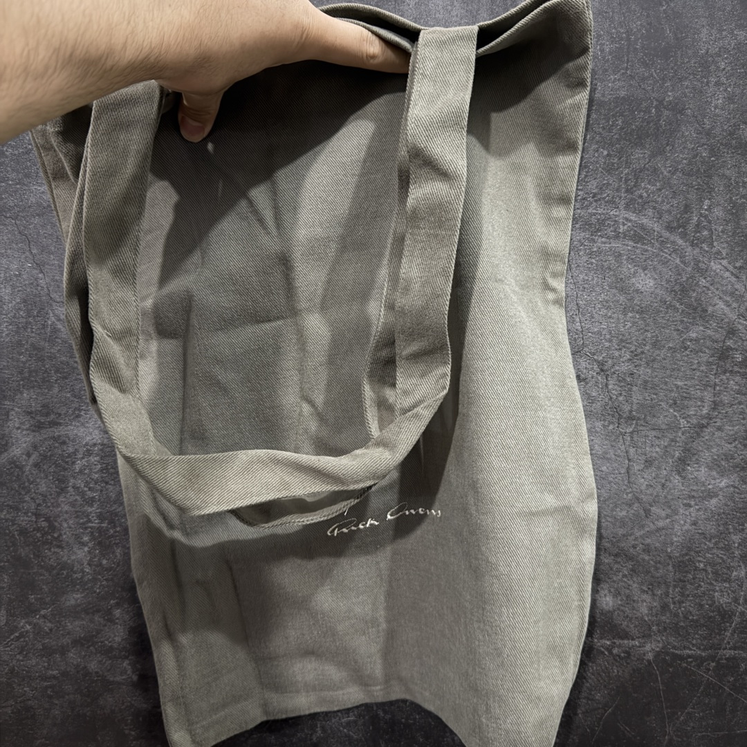 图片[9]-【佛山超A版】2025 Rick Owens Minimal 欧文斯新款情侣款复古板鞋黑暗系 休闲运动鞋 原版购入开发 做货 掌握时尚的默契，采用全粒面小牛皮，散发出品质与独特设计的高级光芒。每一寸的小牛皮，都是奢华的代名词，触感柔软，充满贵族气息。这不仅仅是一款材质，更是对时尚品位的完美追求。搭配你的潮流穿搭，瞬间让整体品质提升。 鞋面：原版定制进口反绒皮➕粒面小牛皮 内里：进口丝绸羊皮 大底：原版开模橡胶大底 尺码：39-45-选品中心