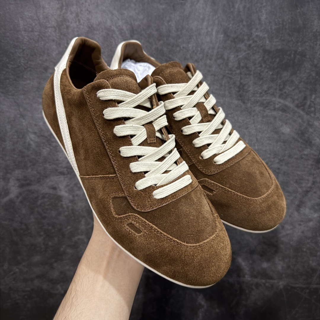 【佛山超A版】2025 Rick Owens Minimal 欧文斯新款情侣款复古板鞋黑暗系 休闲运动鞋 原版购入开发 做货 掌握时尚的默契，采用全粒面小牛皮，散发出品质与独特设计的高级光芒。每一寸的小牛皮，都是奢华的代名词，触感柔软，充满贵族气息。这不仅仅是一款材质，更是对时尚品位的完美追求。搭配你的潮流穿搭，瞬间让整体品质提升。 鞋面：原版定制进口反绒皮➕粒面小牛皮 内里：进口丝绸羊皮 大底：原版开模橡胶大底 尺码：39-45-选品中心