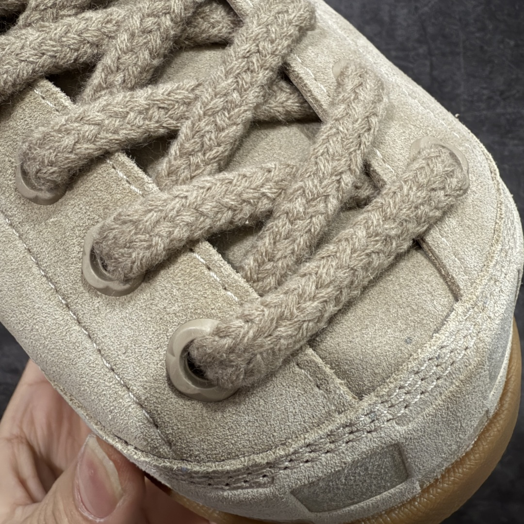 图片[5]-【佛山超A版】LOUIS VUITTON LV x Nigo 联名款 Yeti FW25 绒面牛皮革 圆头系带阿甘鞋 雪地靴 米色 LV联名nigo YETI 胖丁丑萌 众多网红明星纷纷开秀上脚 LV Yeti 系带鞋出自 LV Yeti 系列，以前卫笔触融合日式“小脚”时尚美学与路易威登经典元素，巧妙致意入室脱鞋的日本传统文化。绒面牛皮革局部压印 Nigo 重绎的 Damier 图案，舒适便鞋构型彰显街头风范。 面料：进口牛反绒 内里：高级弹力网布 原版开模大底 尺码：39-45-选品中心