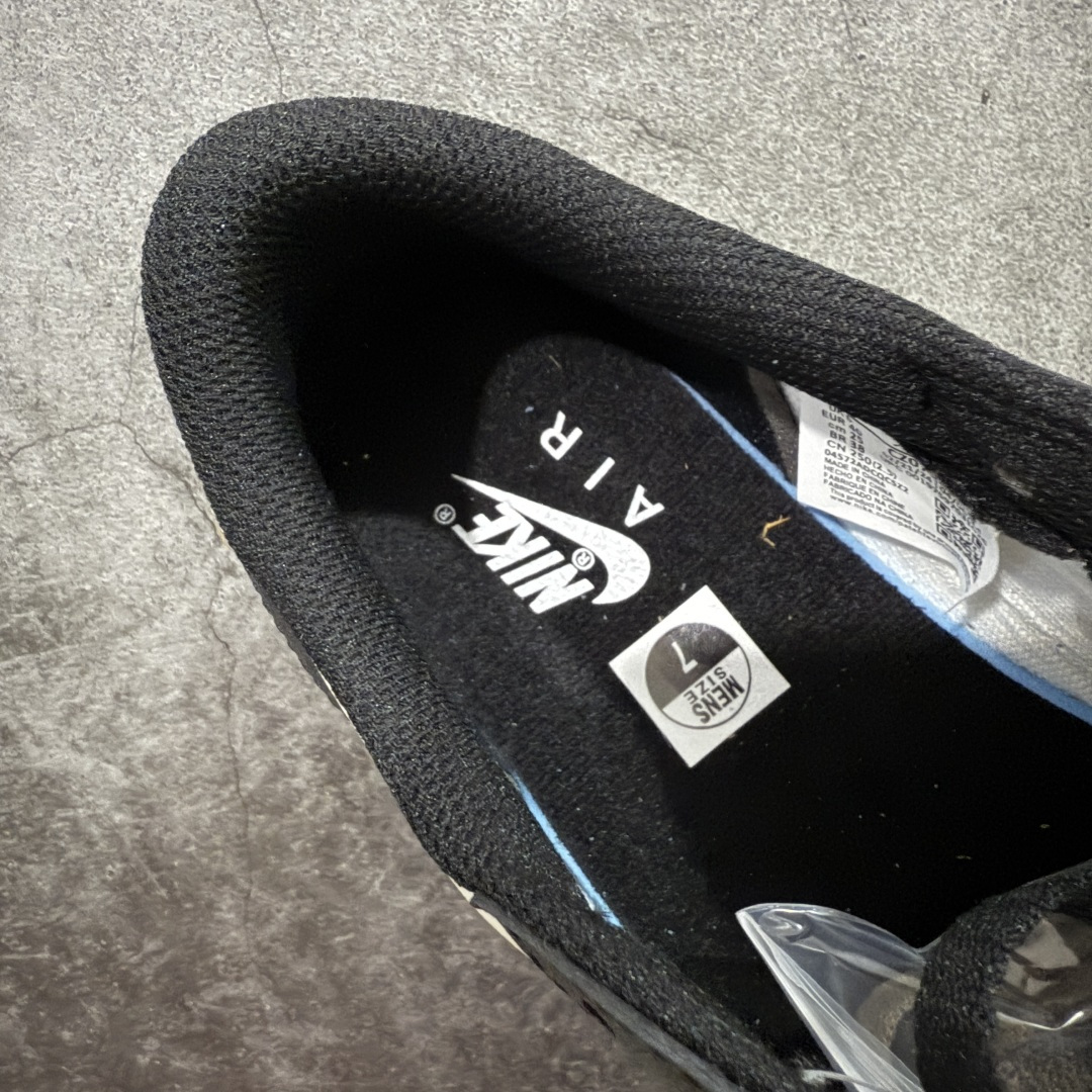 图片[6]-【原厂版】Air Jordan 1 AJ1 黑棕低帮小摩卡倒钩 CZ0790-102 超级强悍品质 可对比市场各大纯原版本 专业aj大厂出品 对细节的把控毋庸置疑 材料也是用最接近原鞋的头层皮料 所有地方都没有做到减配 原厂鞋楦打造完美鞋型 整体鞋型以及后跟做的弧度做的非常好 鞋带为原厂打蜡鞋带 粗细程度同步原鞋 裁片清洁度到位 无明显瑕疵毛边 免修产品 正确针车 该重针 该有尖角的地方都有做到 鞋价格非常香 转手可闭眼卖高价 到手各位就知道货有多好 绝对秒杀一切同价格货品 尺码：40-47.5-选品中心