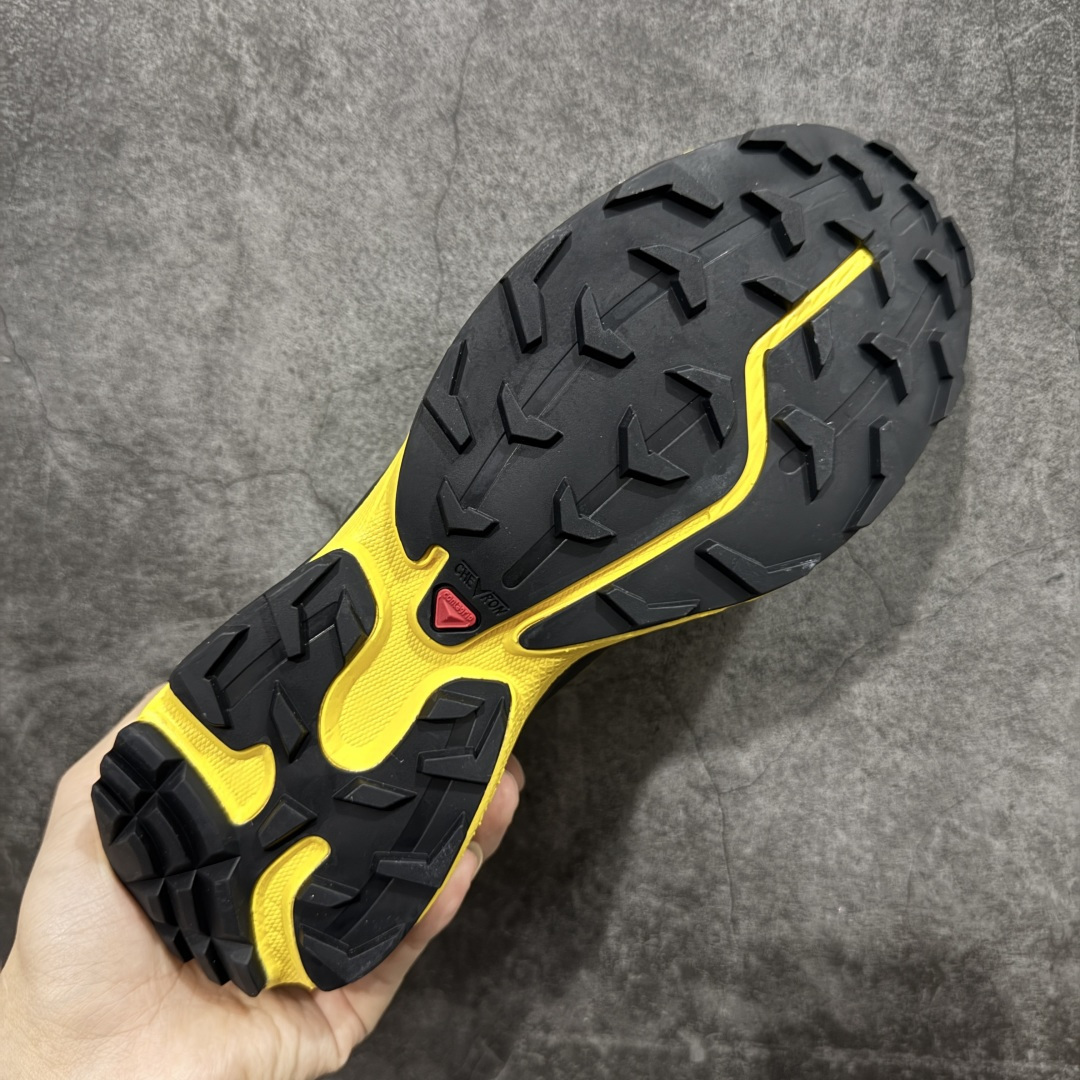 图片[9]-【纯原M版】JJJJound x SALOMON萨洛蒙 XT-6 舒适百搭 耐磨透气支撑 低帮 户外功能鞋 男女同款 蓝黄 491304 顶级原盒配置 外机能登山跑鞋 纯原外贸平台特供订单 耗时半年巨作 全套原纸板楦头开发 原厂特供网布配套加持 确保原汁原味 完美呈现版型 原档数据独家私模五层组合大底 原装Ortholite轻量化鞋垫 中底布带钢印编号 原厂TPU锁扣 进口港宝加持 后跟自然饱满 还原公司包裹性 鞋面以“锯齿”状的包裹系统呈现 在基色底之下加入了各种色点缀 将公司的最新技术和时尚前卫的造型融入耐用的长跑款式中 鞋面由 TPU 薄膜制成 并焊接在高耐磨网眼上 使其既时尚又坚固 由 ACS底盘支撑 可增强稳定性和支撑力 以及由橡胶凸耳 Contragrip外底覆盖的 EVA 缓冲中底 旨在应对崎岖的地形 鞋舌上的彩色Salomon 标签、Quicklace 系统以及鞋头、鞋舌和鞋跟上的附加品牌使细节更加完美 让穿着者可以轻松驾驭户外与通勤下的任何运动生活场景 无缝鞋身户外随意纵横 颜值与脚感兼备 出街通勤 绝对非常吸睛 你值得拥有 尺码：36 36.5 37.5 38 38.5 39 40 40.5 41 42 42.5 43 44 44.5 45-选品中心