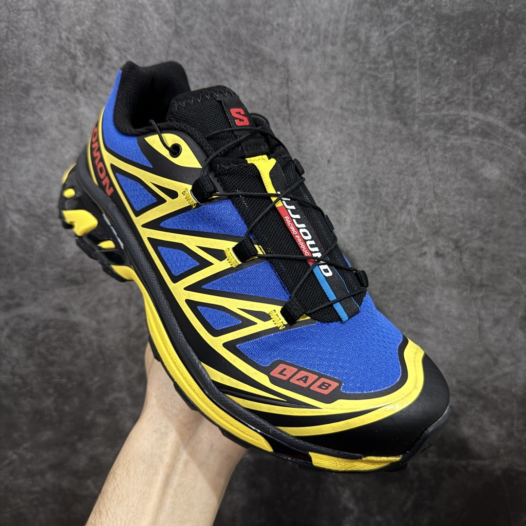 图片[3]-【纯原M版】JJJJound x SALOMON萨洛蒙 XT-6 舒适百搭 耐磨透气支撑 低帮 户外功能鞋 男女同款 蓝黄 491304 顶级原盒配置 外机能登山跑鞋 纯原外贸平台特供订单 耗时半年巨作 全套原纸板楦头开发 原厂特供网布配套加持 确保原汁原味 完美呈现版型 原档数据独家私模五层组合大底 原装Ortholite轻量化鞋垫 中底布带钢印编号 原厂TPU锁扣 进口港宝加持 后跟自然饱满 还原公司包裹性 鞋面以“锯齿”状的包裹系统呈现 在基色底之下加入了各种色点缀 将公司的最新技术和时尚前卫的造型融入耐用的长跑款式中 鞋面由 TPU 薄膜制成 并焊接在高耐磨网眼上 使其既时尚又坚固 由 ACS底盘支撑 可增强稳定性和支撑力 以及由橡胶凸耳 Contragrip外底覆盖的 EVA 缓冲中底 旨在应对崎岖的地形 鞋舌上的彩色Salomon 标签、Quicklace 系统以及鞋头、鞋舌和鞋跟上的附加品牌使细节更加完美 让穿着者可以轻松驾驭户外与通勤下的任何运动生活场景 无缝鞋身户外随意纵横 颜值与脚感兼备 出街通勤 绝对非常吸睛 你值得拥有 尺码：36 36.5 37.5 38 38.5 39 40 40.5 41 42 42.5 43 44 44.5 45-选品中心